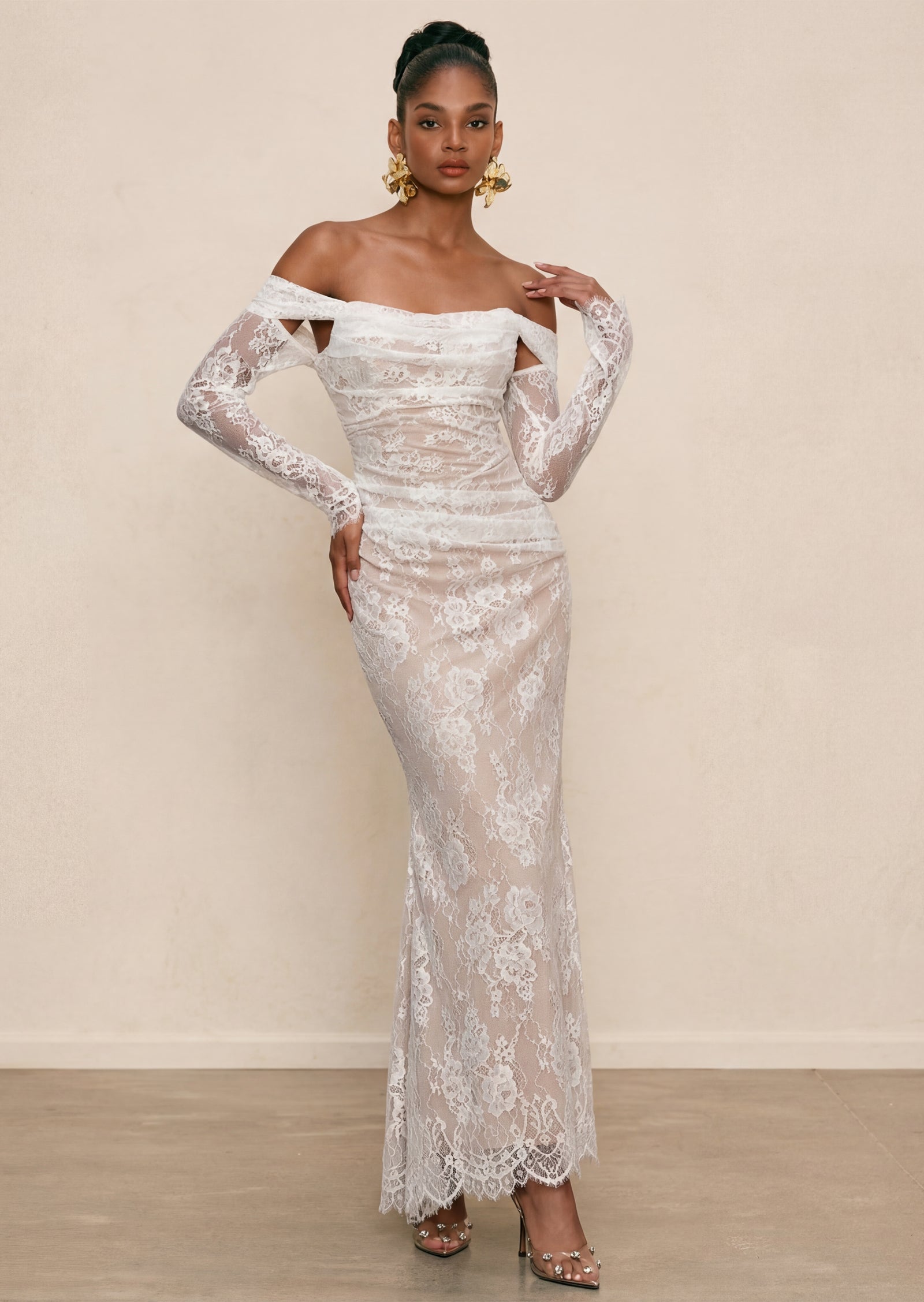 فستان قصير بقميص مزين بدانتيل صناعي 