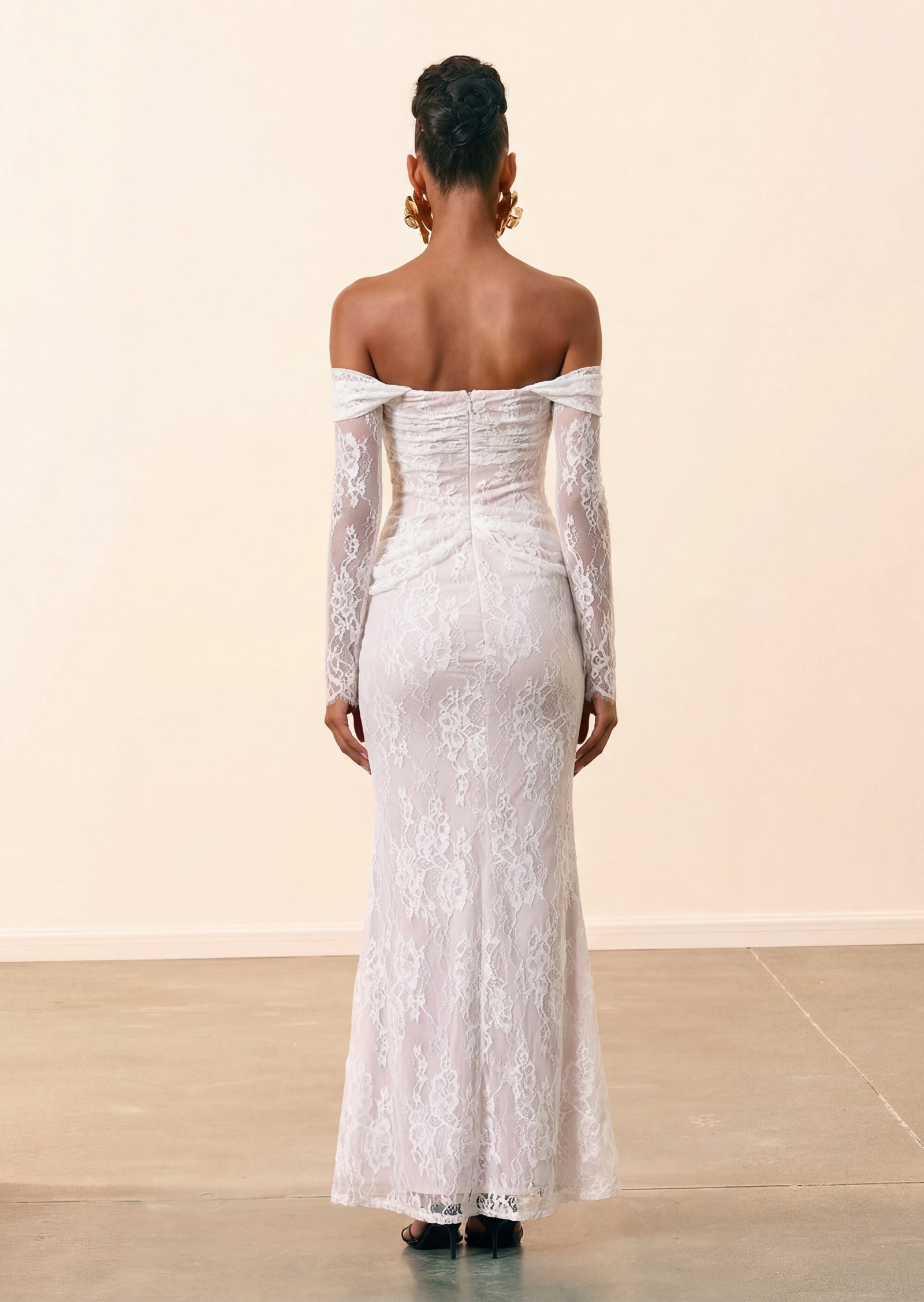 فستان قصير بقميص مزين بدانتيل صناعي 