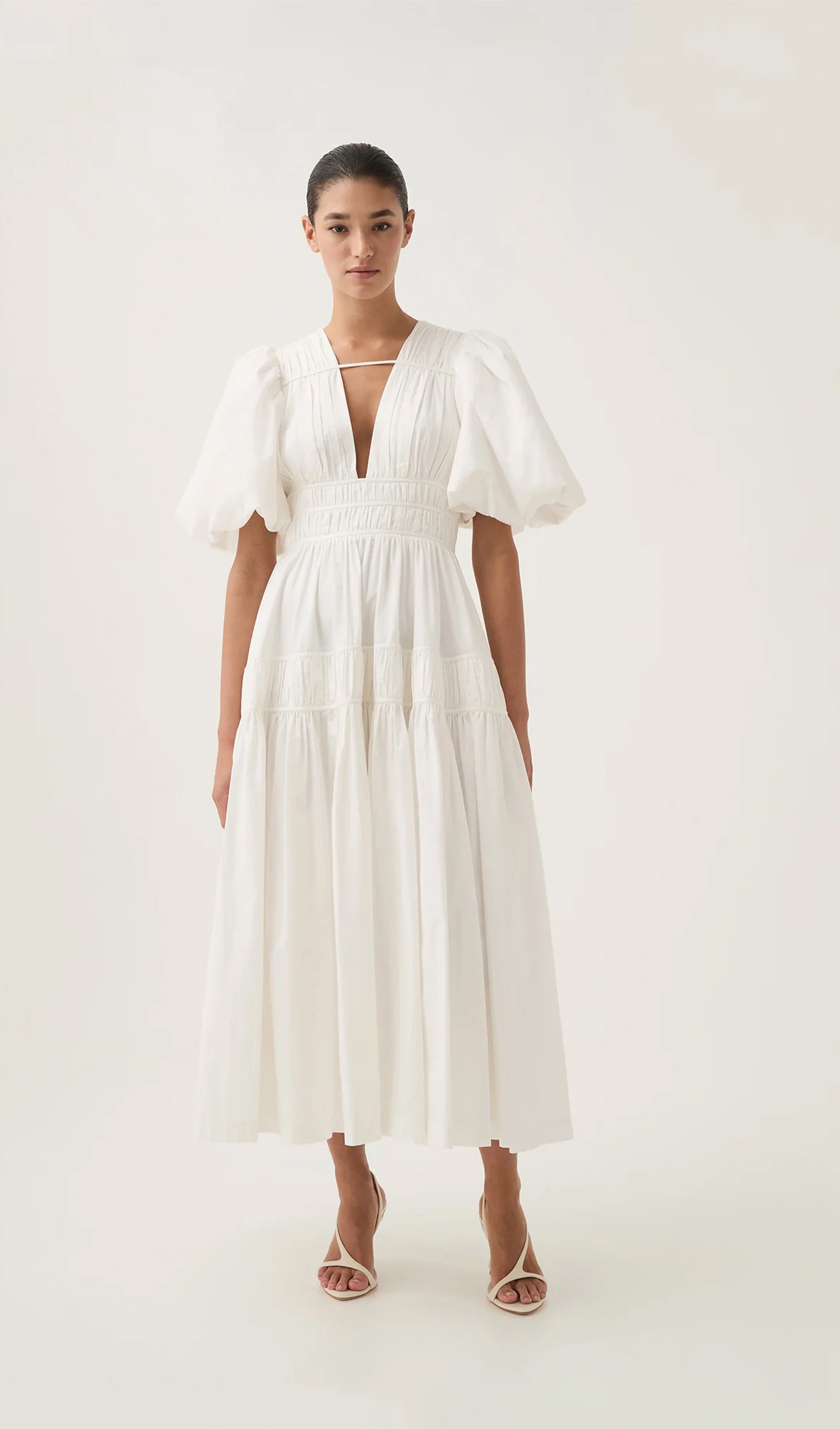 فستان Fallingwater متوسط ​​الطول بكشكشة