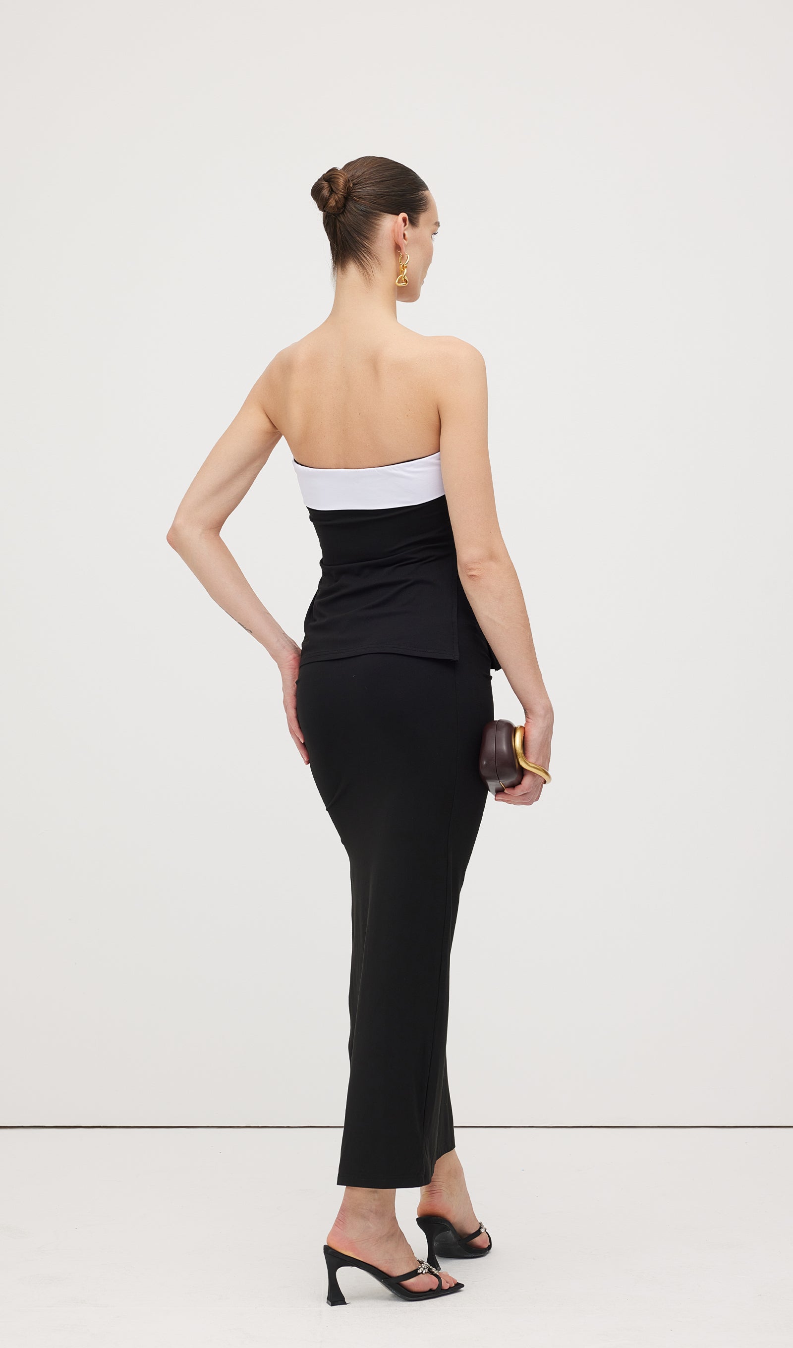 Geblümtes Maxikleid mit V-Ausschnitt und Taillengürtel