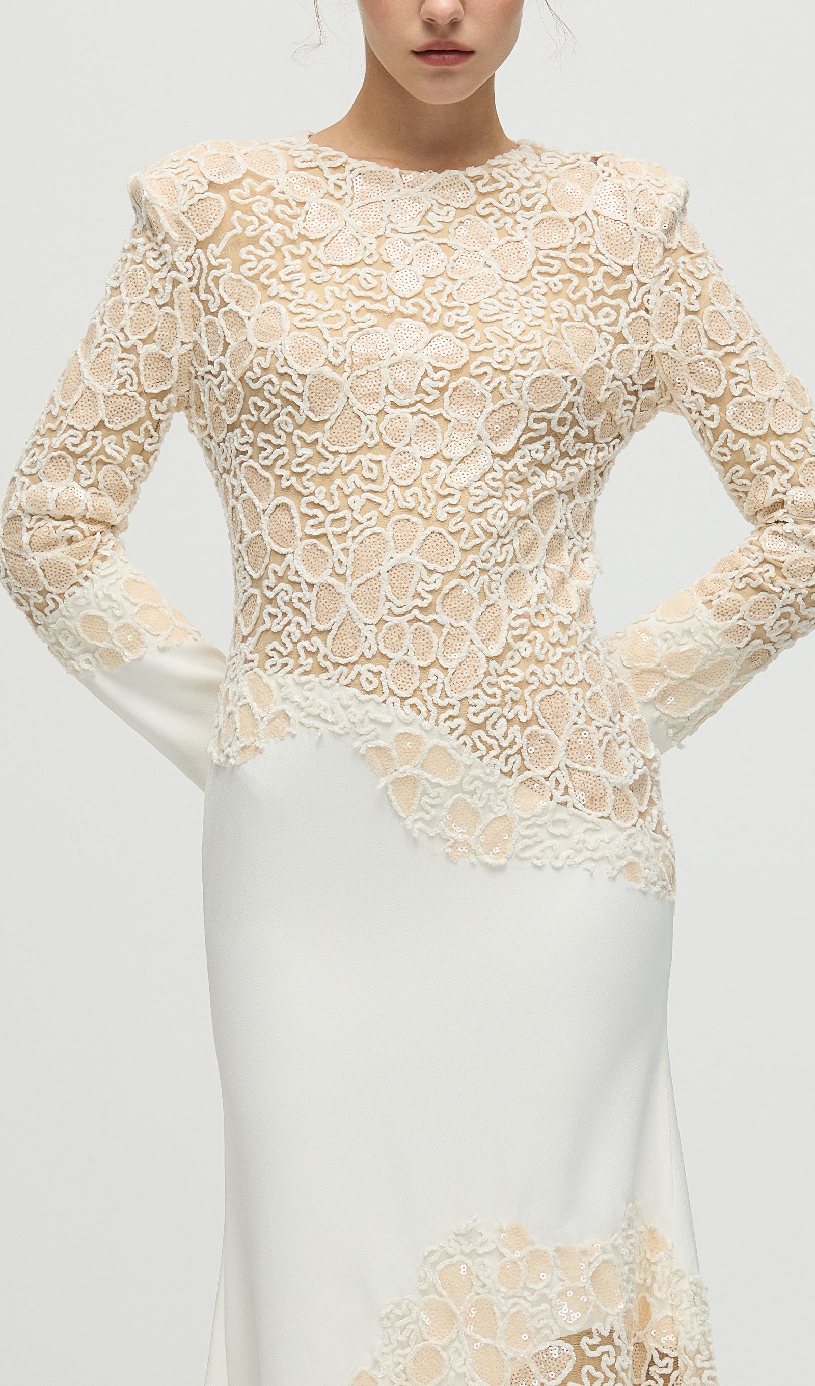 فستان قصير أحمر بدون حمالات مع فيونكة 