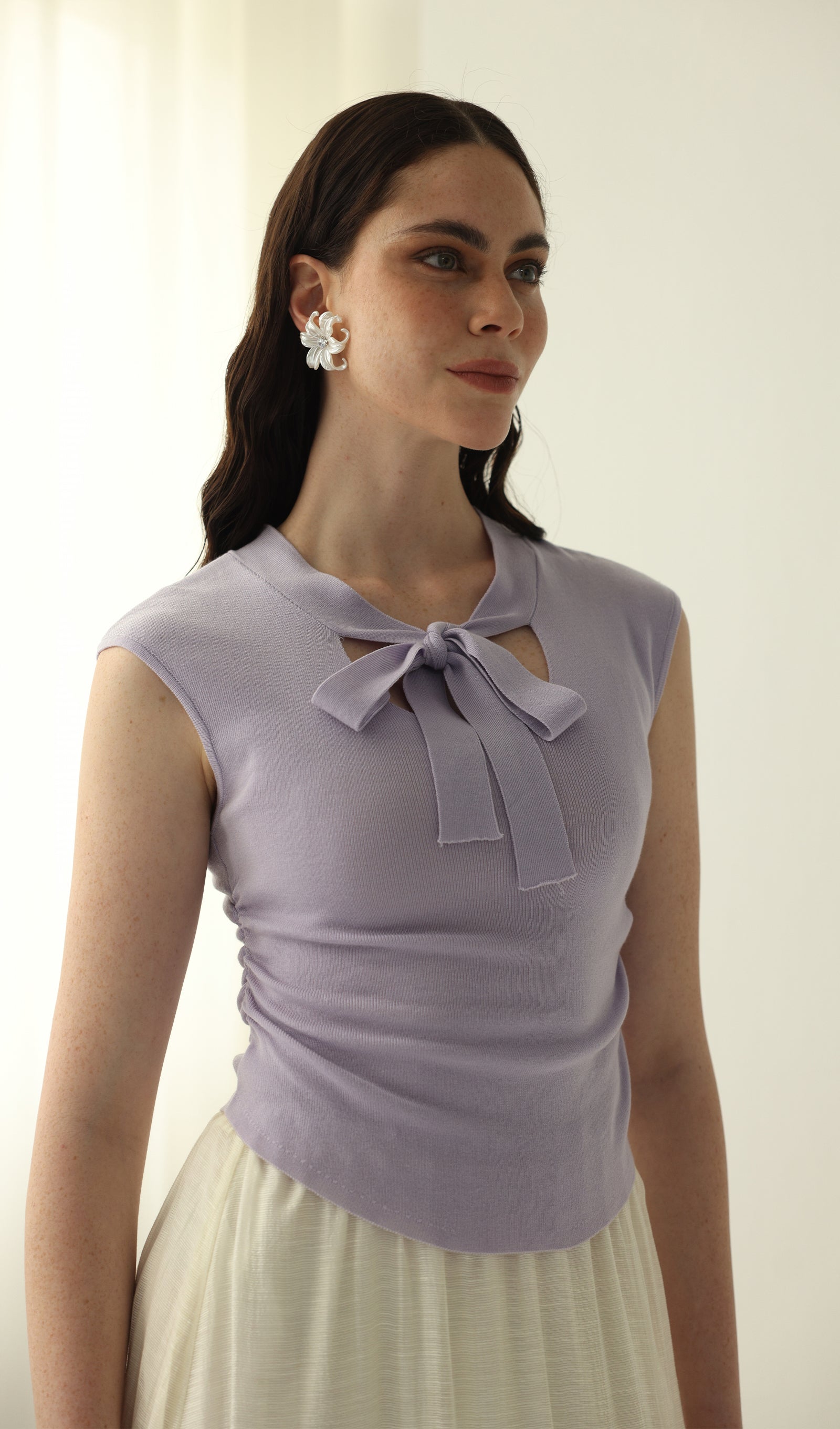 Geblümtes Maxikleid mit V-Ausschnitt und Taillengürtel