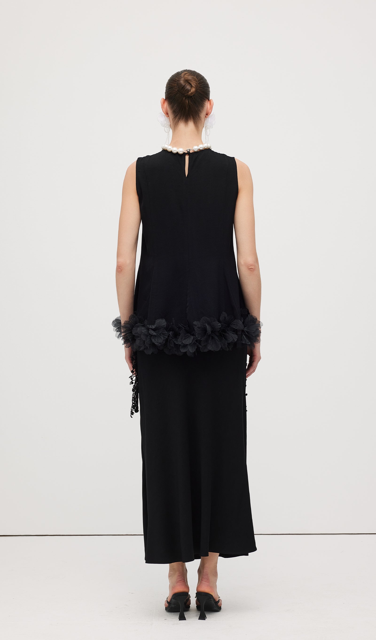 Minikleid mit 3D-Strassblumenmuster in Weiß