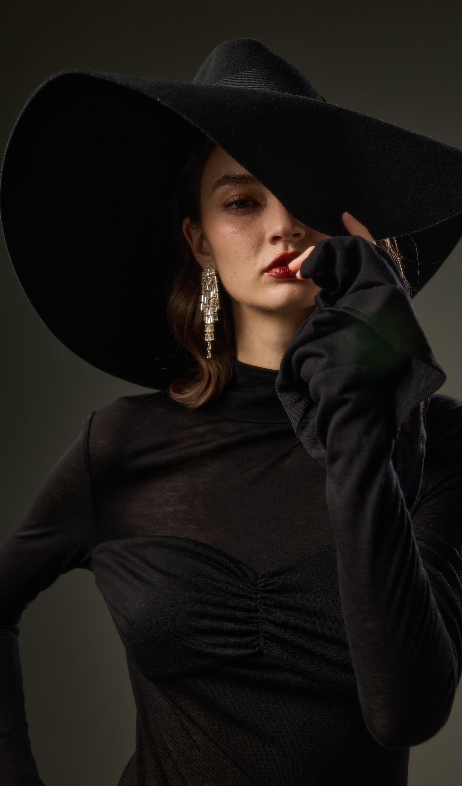 أقراط لؤلؤية على شكل زهرة زرقاء عتيقة