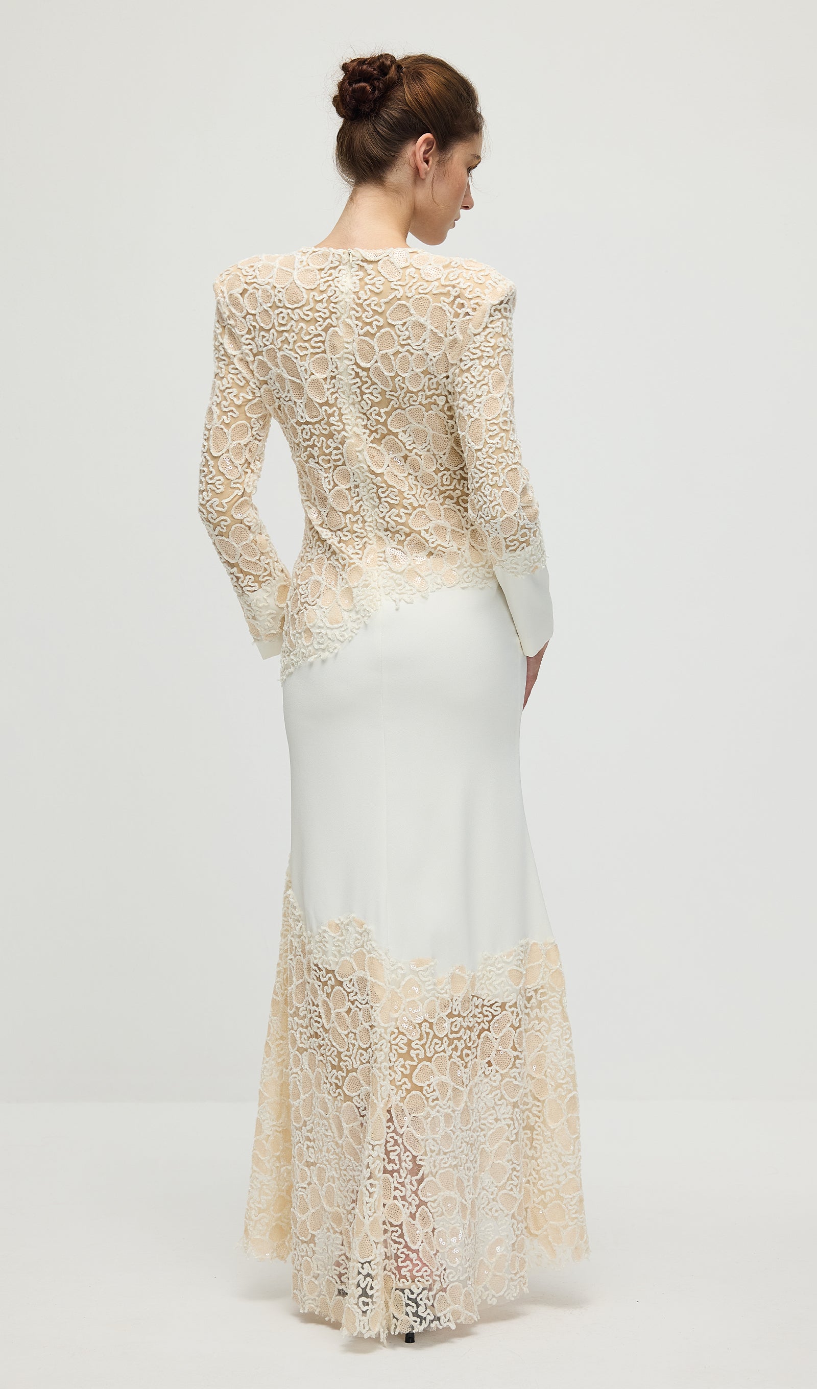 فستان قصير أحمر بدون حمالات مع فيونكة 