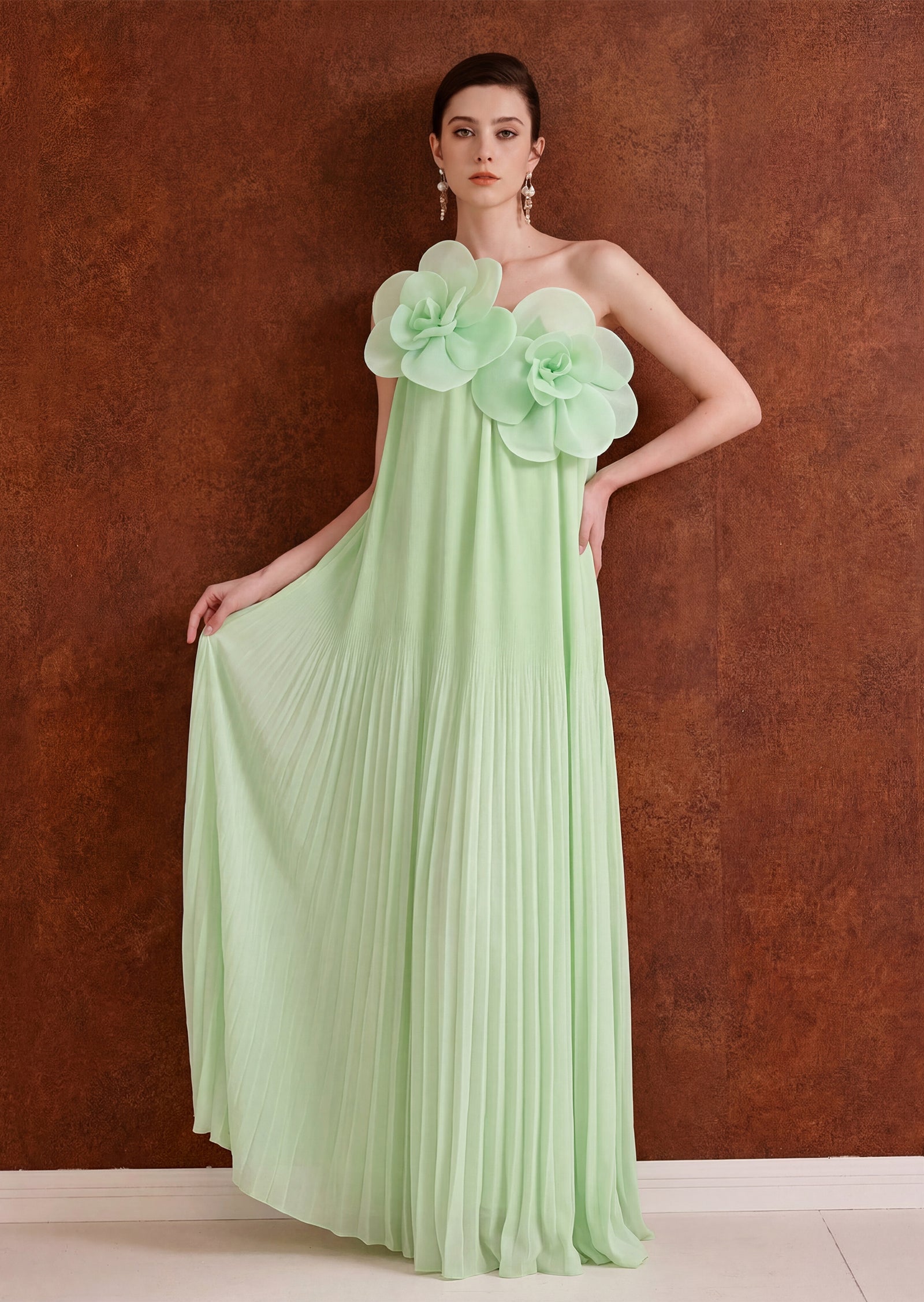 فستان قصير بقميص مزين بدانتيل صناعي 