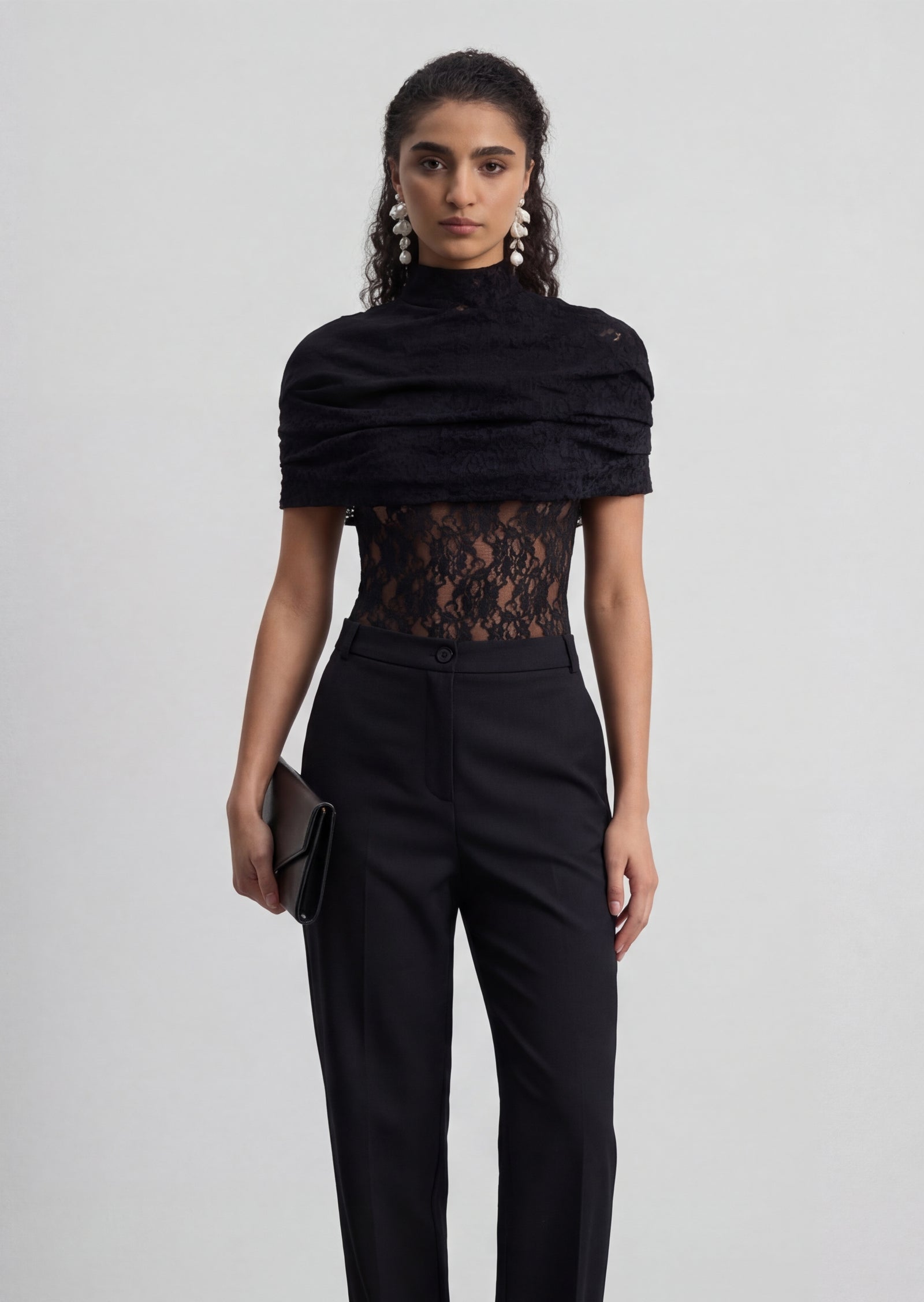 فستان قصير بقميص مزين بدانتيل صناعي 