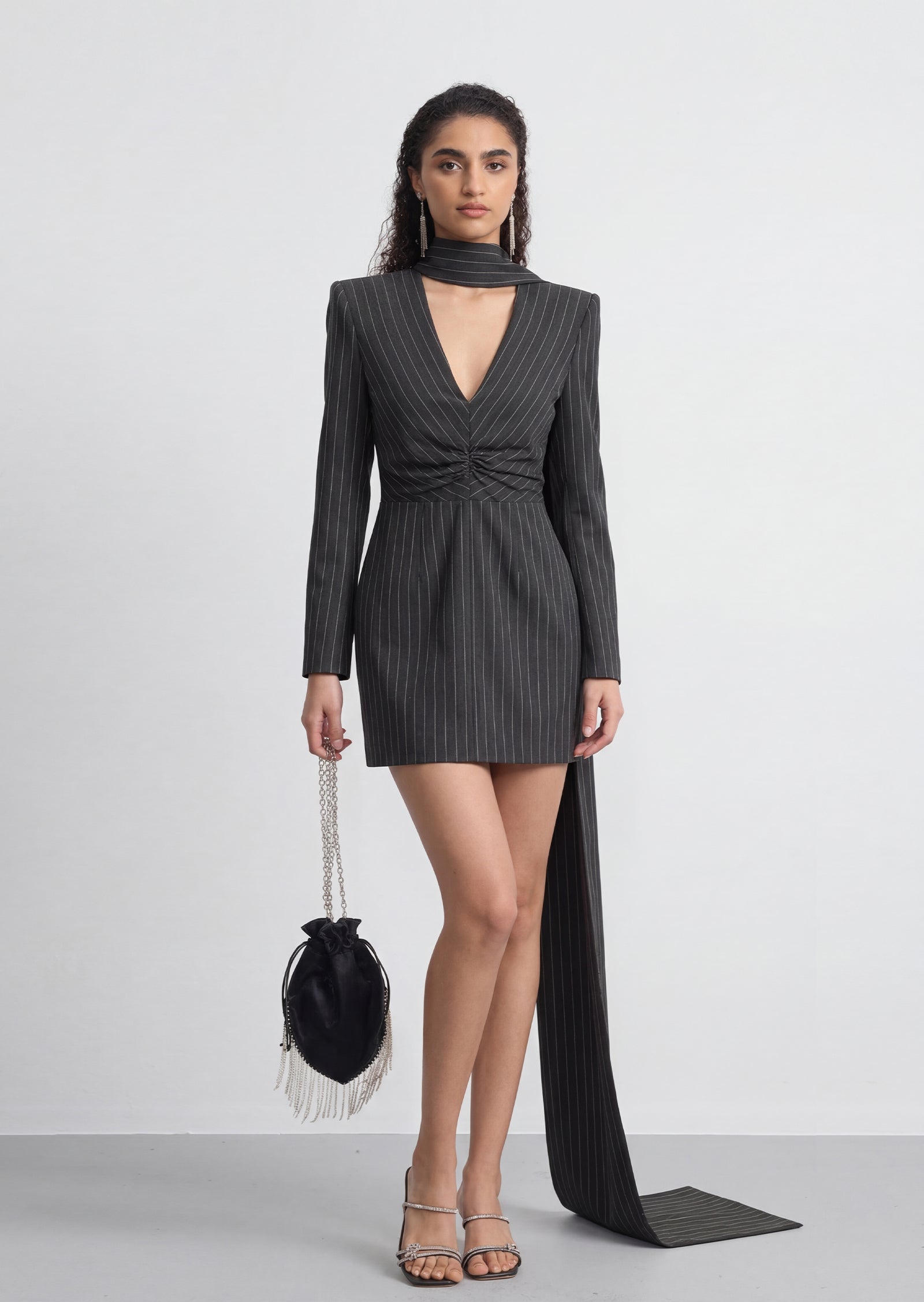 فستان قصير بقميص مزين بدانتيل صناعي 