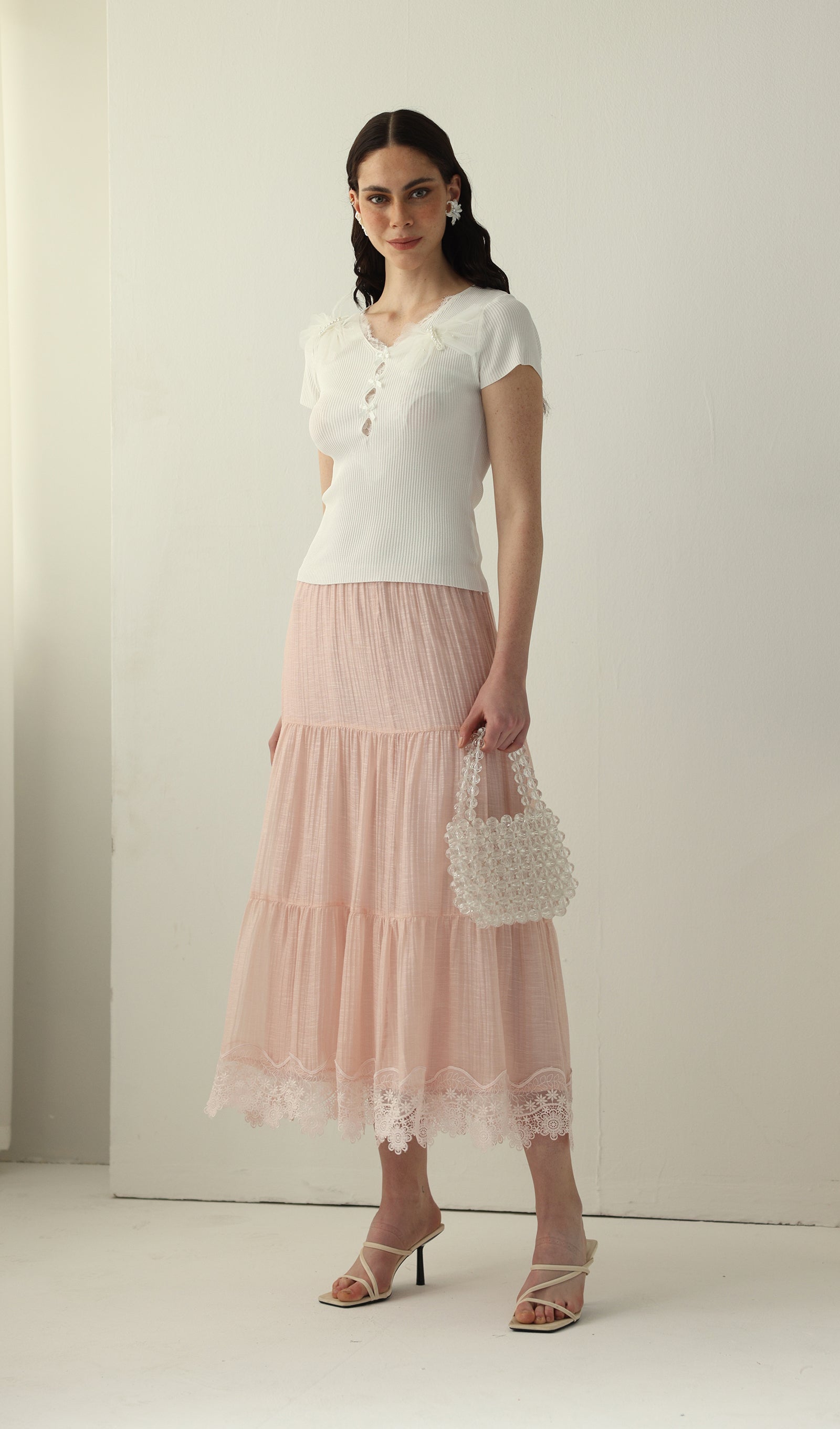 Geblümtes Maxikleid mit V-Ausschnitt und Taillengürtel