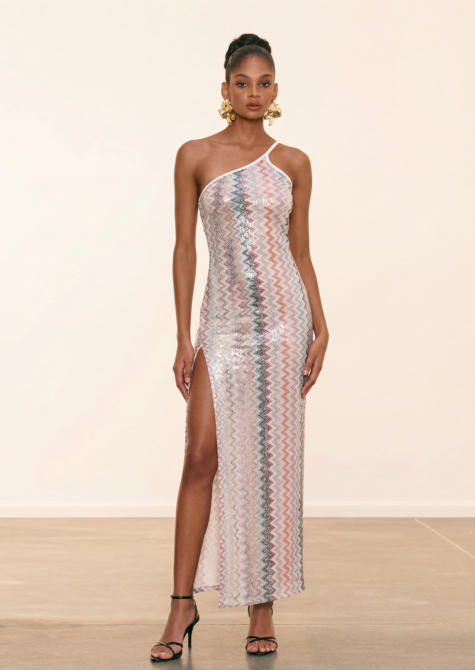 فستان قصير بقميص مزين بدانتيل صناعي 