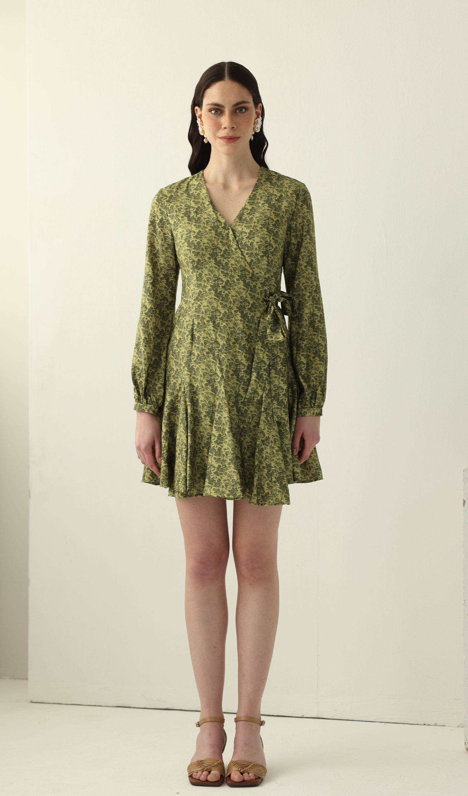 Midikleid in A-Linie mit Blumenmuster und Laternenärmeln