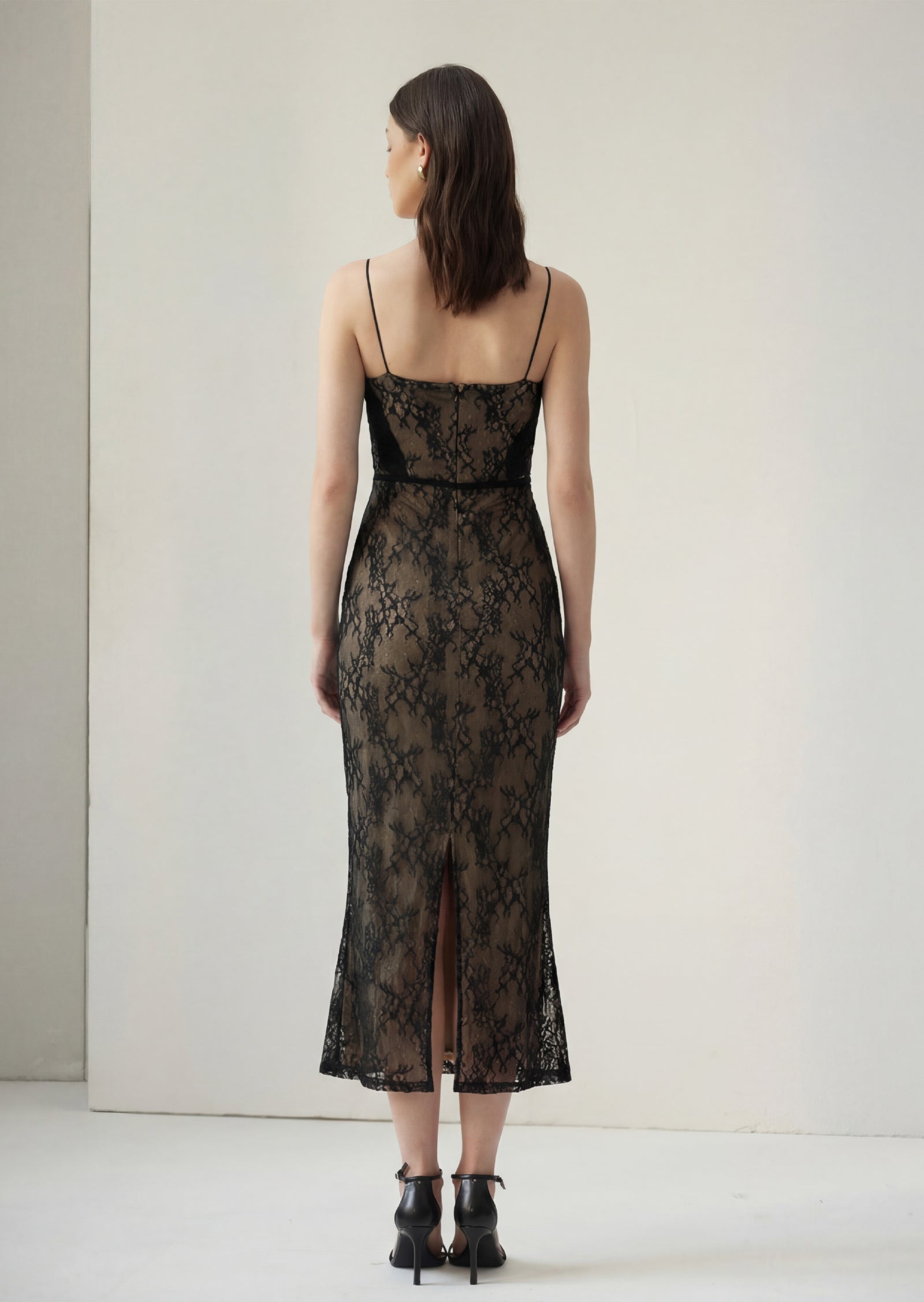 Lace Sleeveless Midi Dress In Black