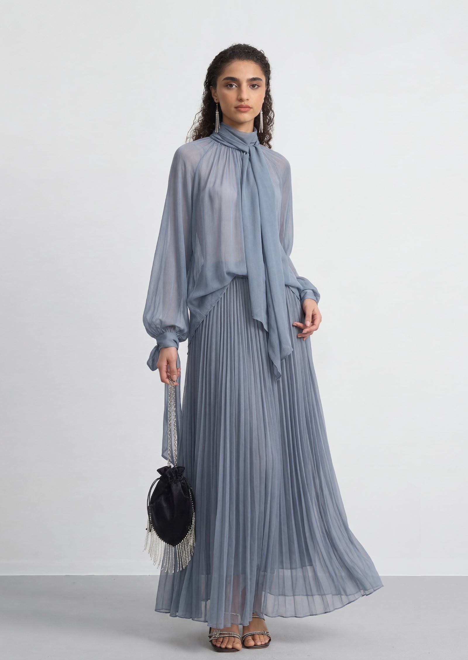 فستان قصير بقميص مزين بدانتيل صناعي 