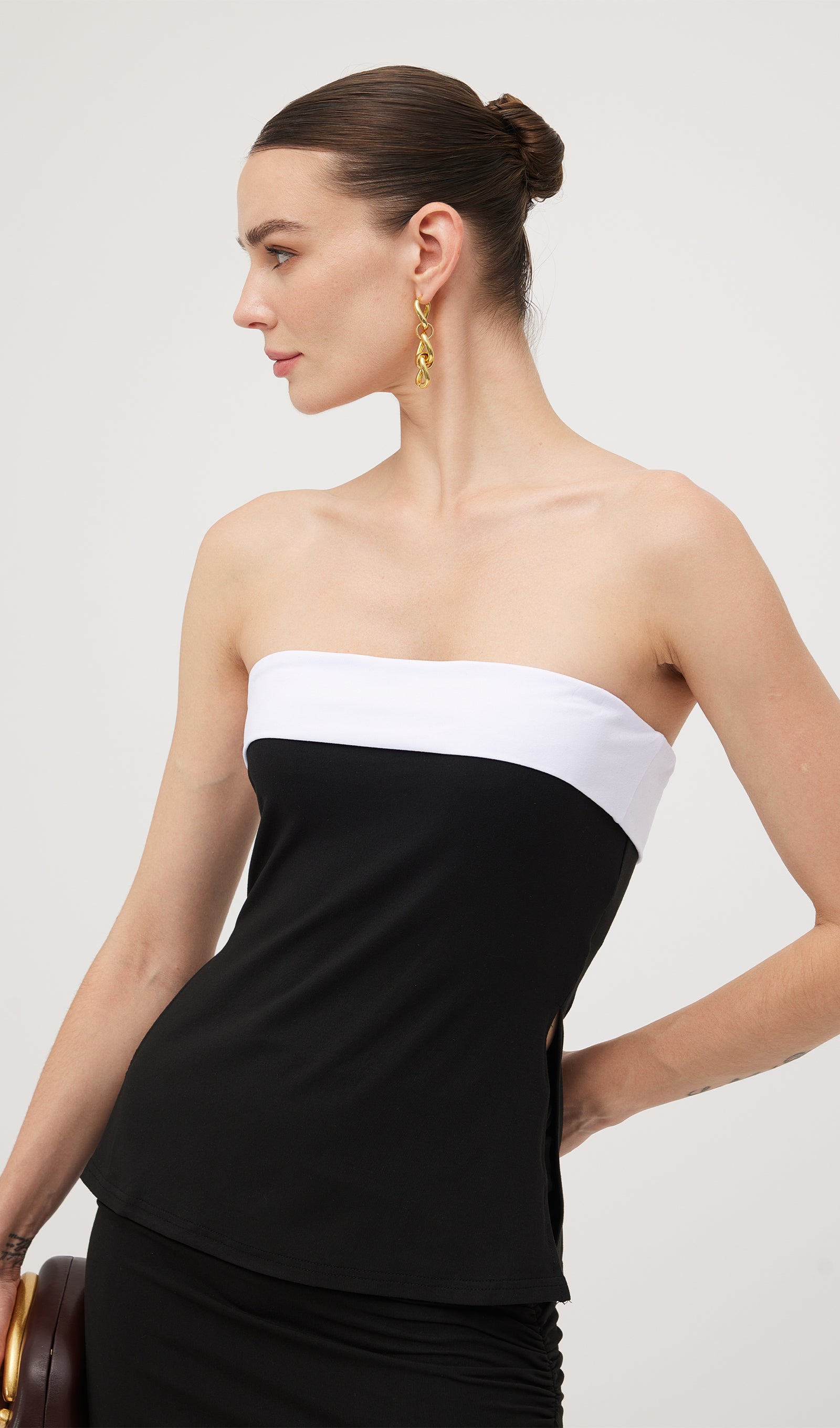 Geblümtes Maxikleid mit V-Ausschnitt und Taillengürtel