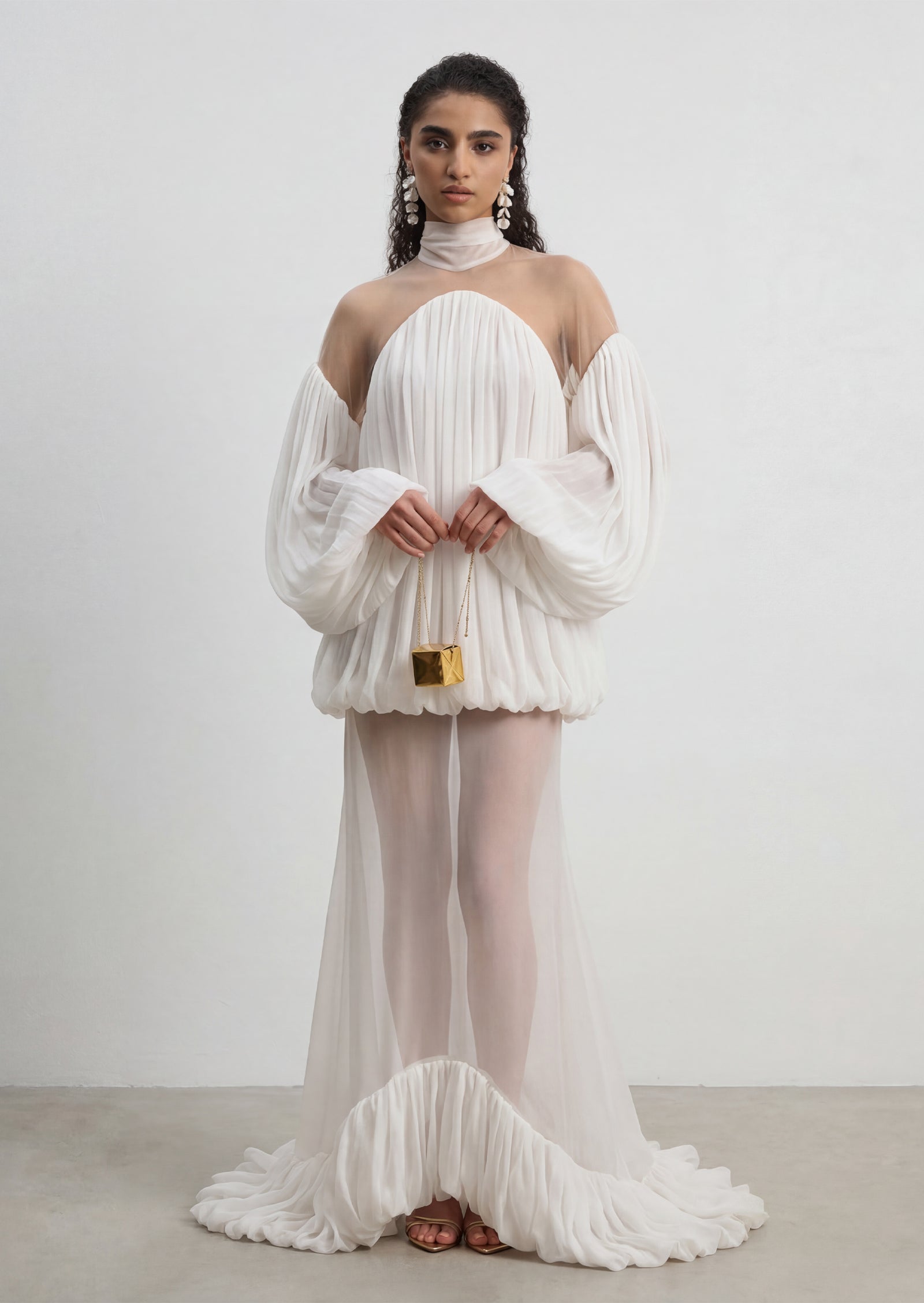 فستان قصير بقميص مزين بدانتيل صناعي 