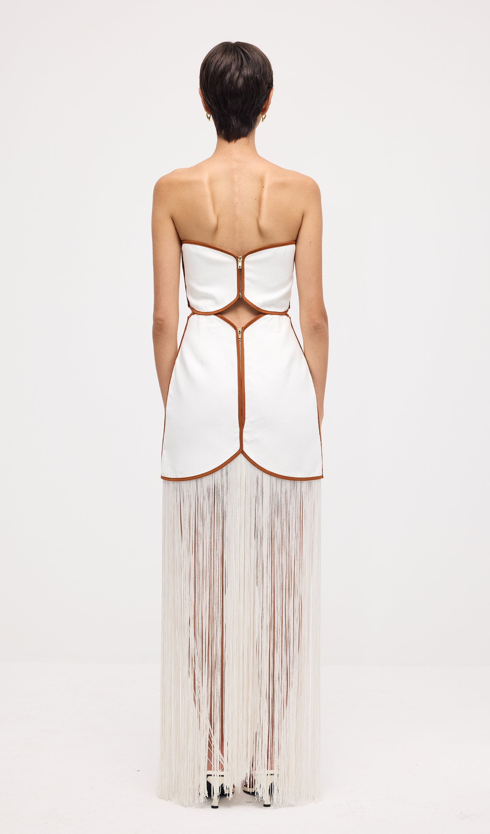 فستان قصير أحمر بدون حمالات مع فيونكة 