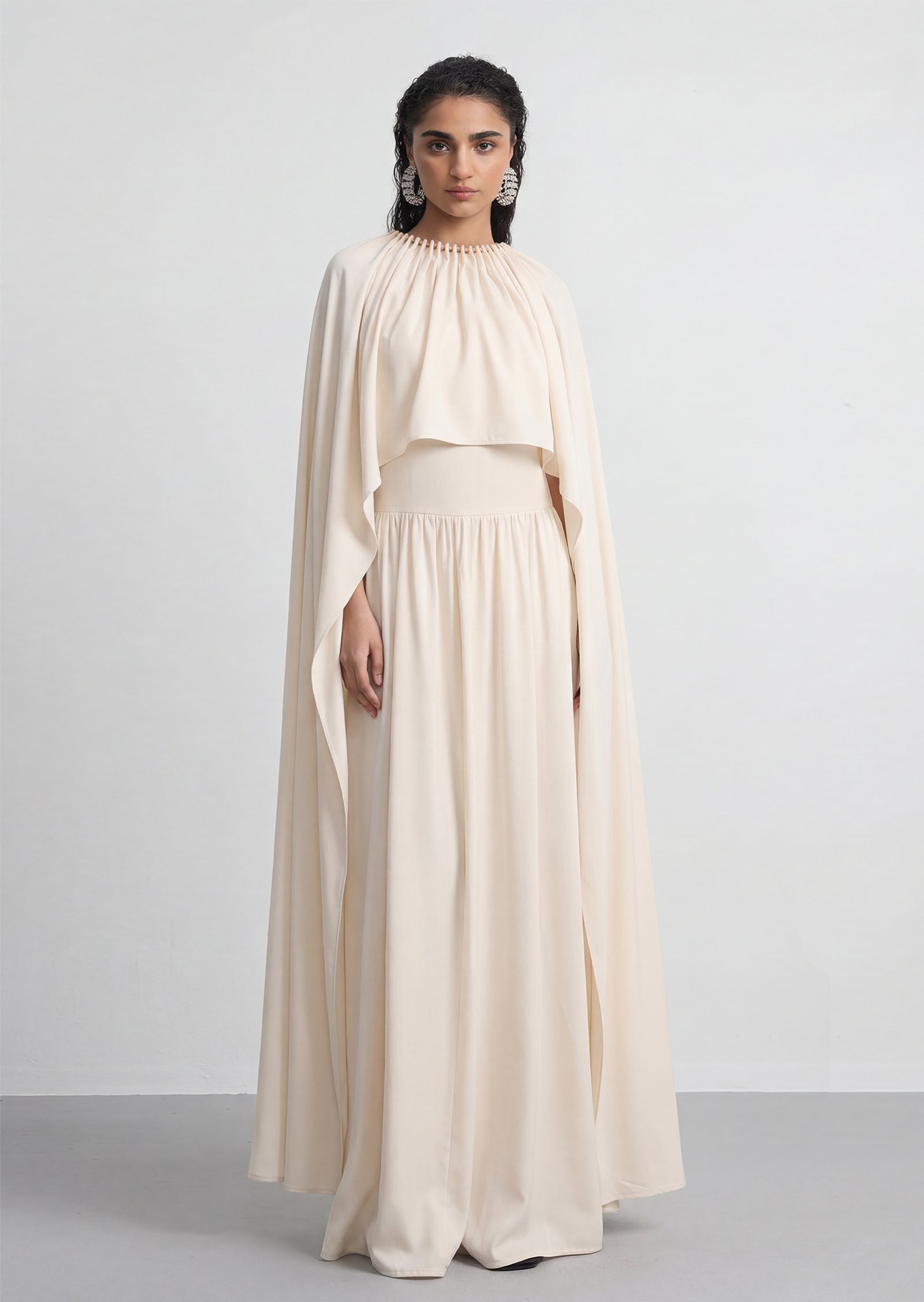 فستان قصير بقميص مزين بدانتيل صناعي 