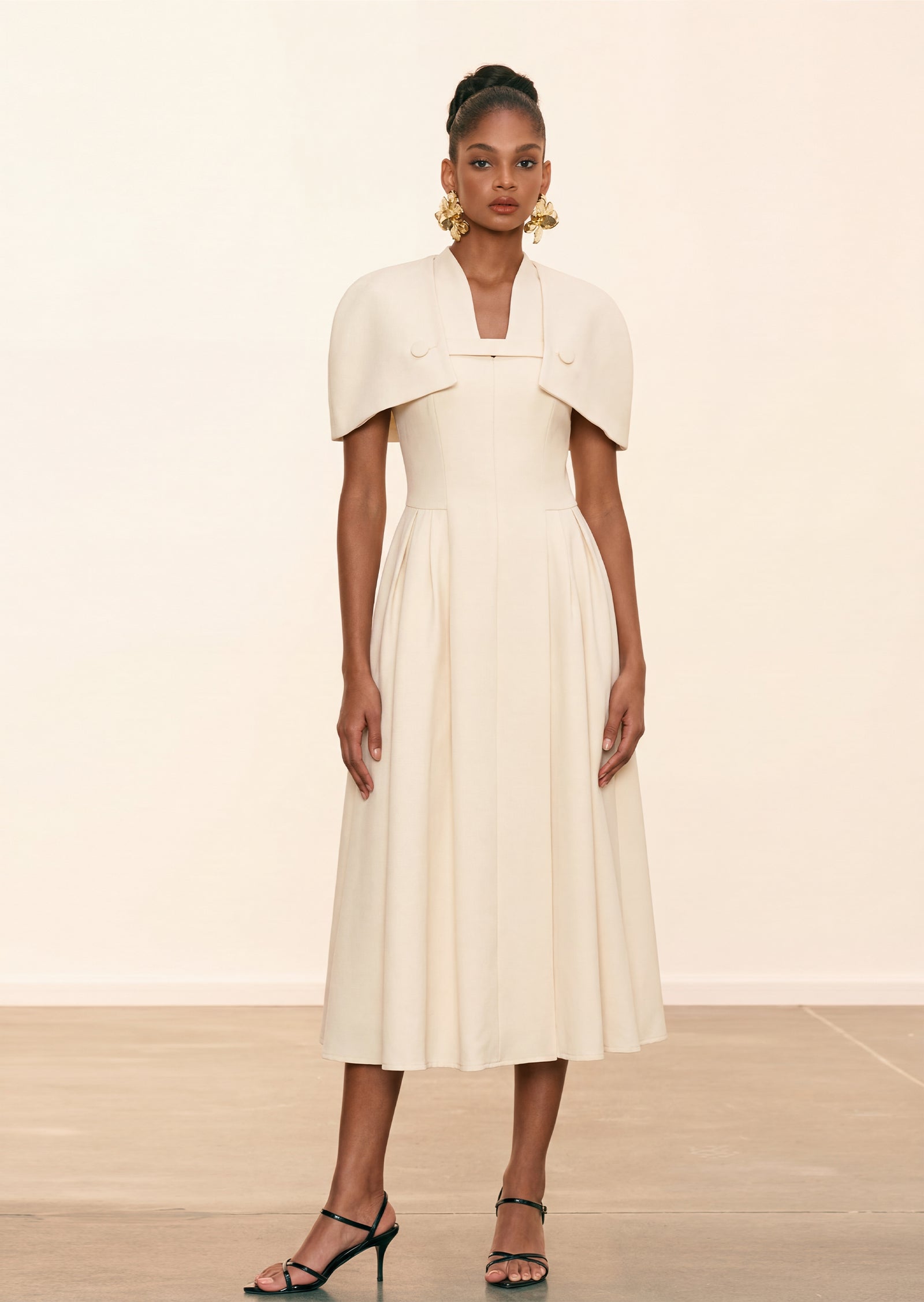 فستان قصير بقميص مزين بدانتيل صناعي 