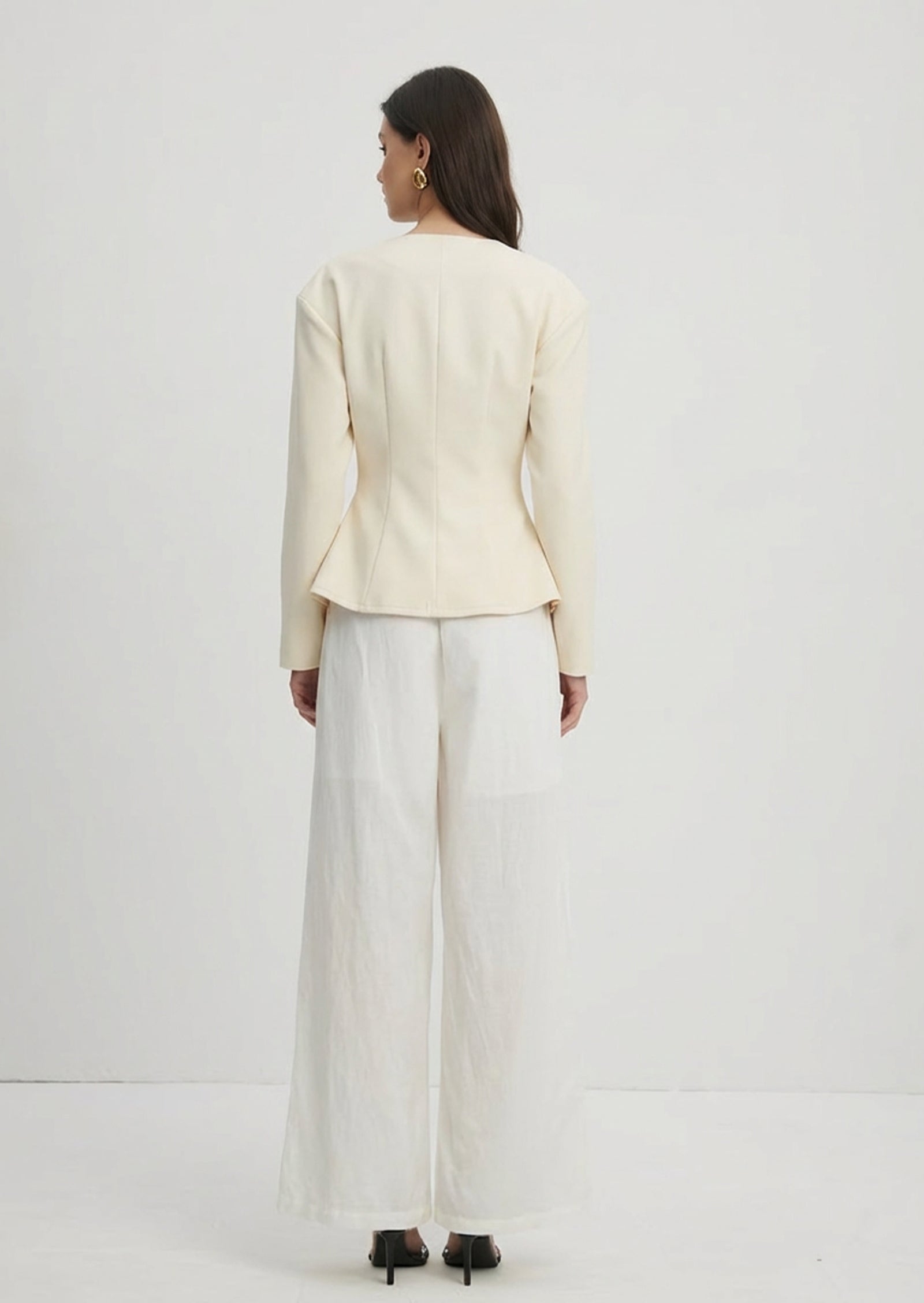 فستان قصير أحمر بدون حمالات مع فيونكة 