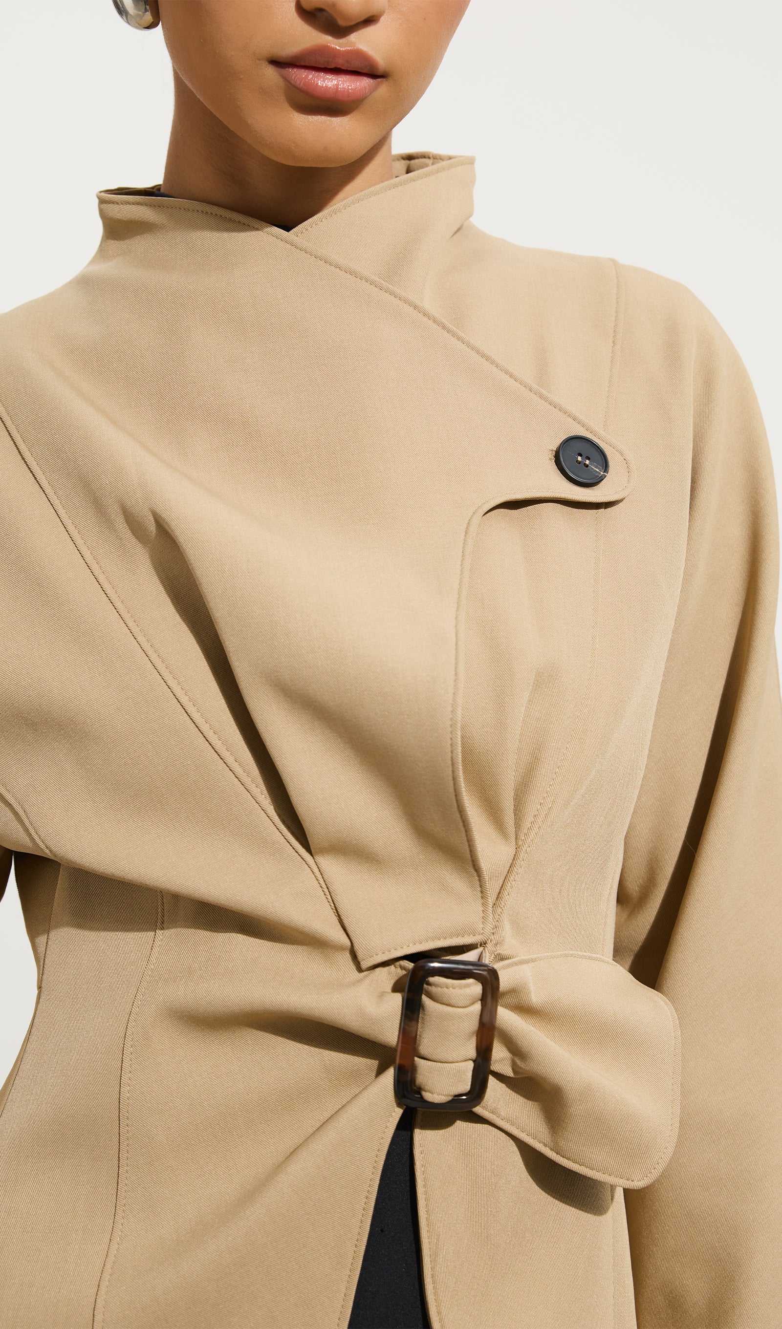 فستان قصير أحمر بدون حمالات مع فيونكة 