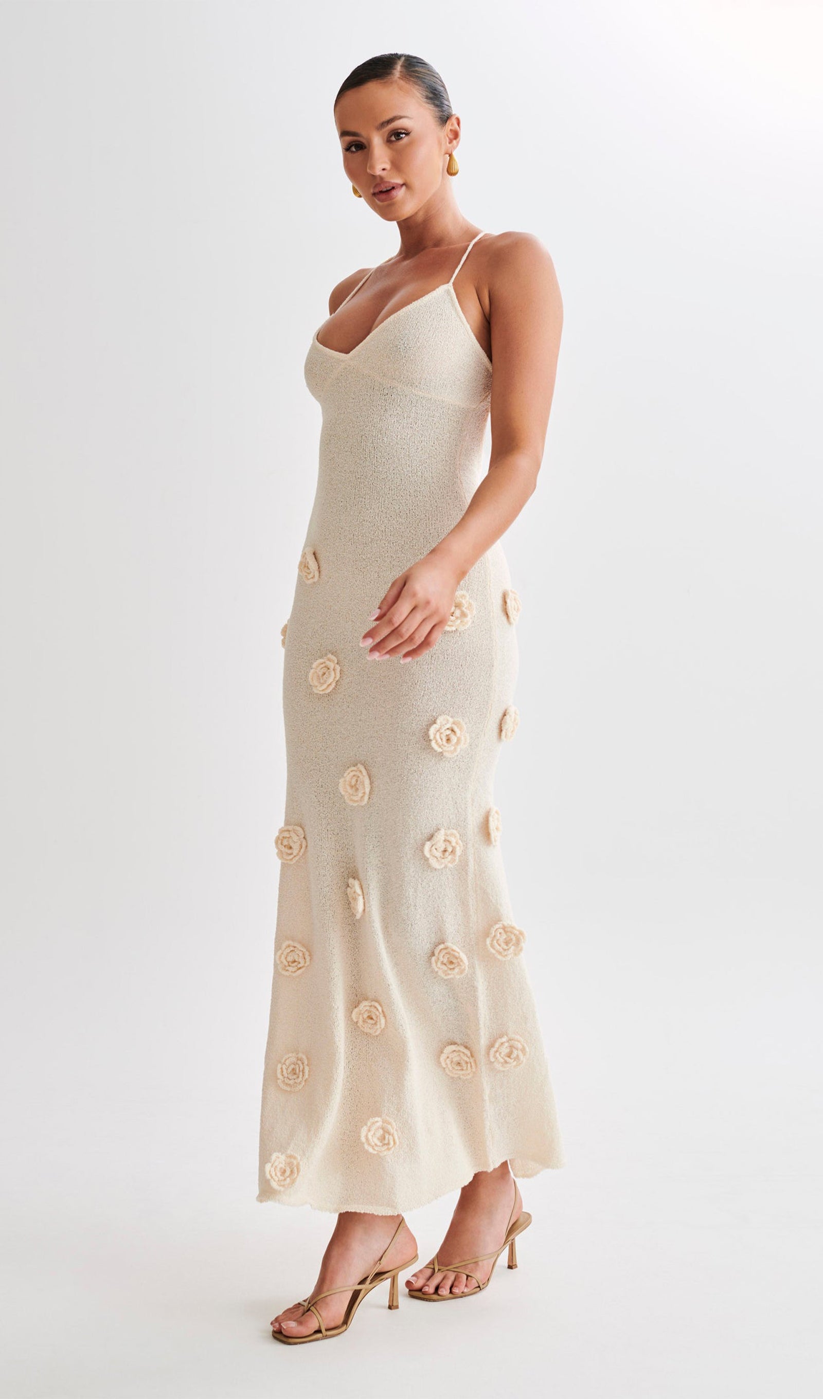 فستان ماكسي محبوك مع زهور - أبيض عاجي 