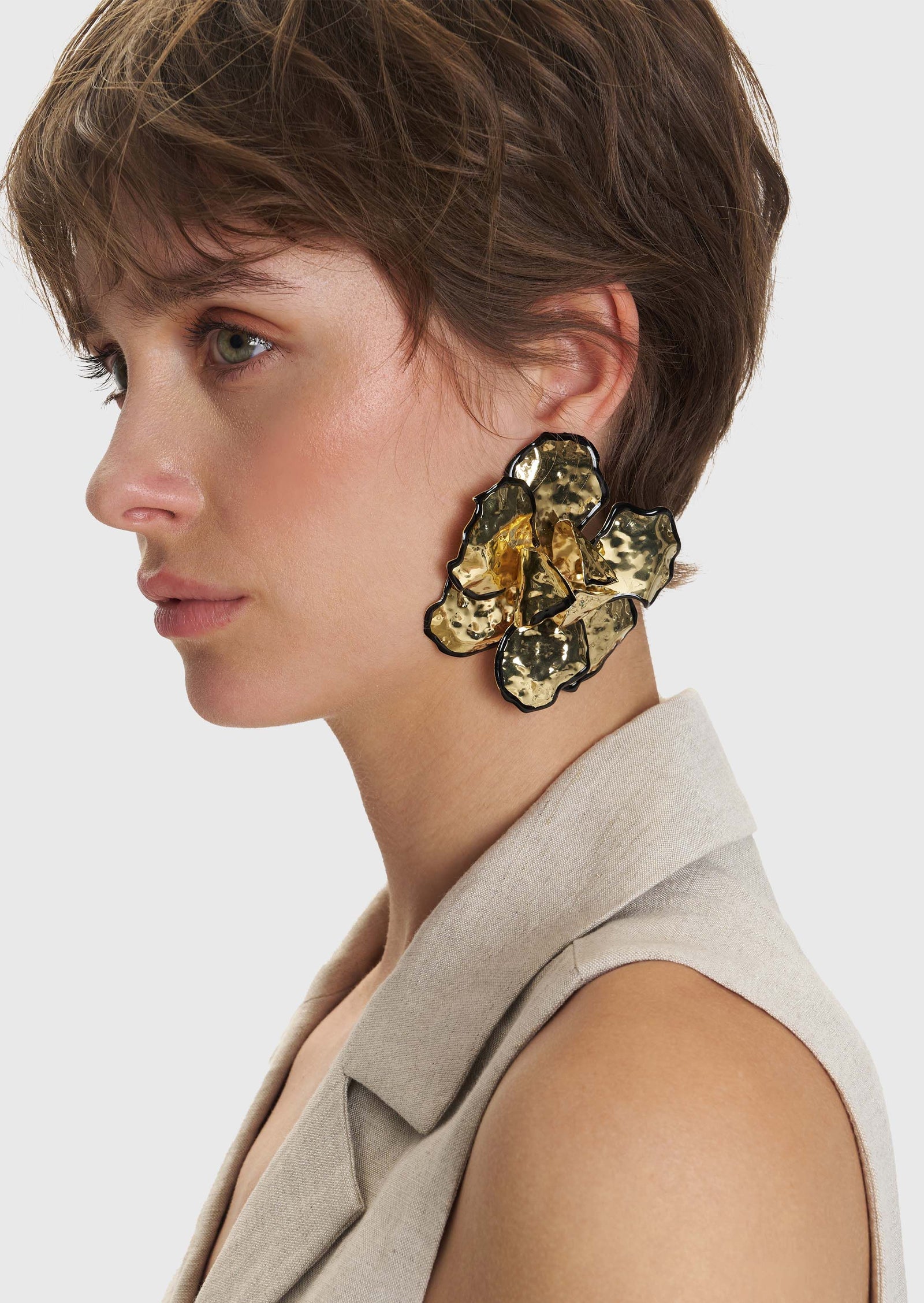 Siara Flower-Shaped Earrings