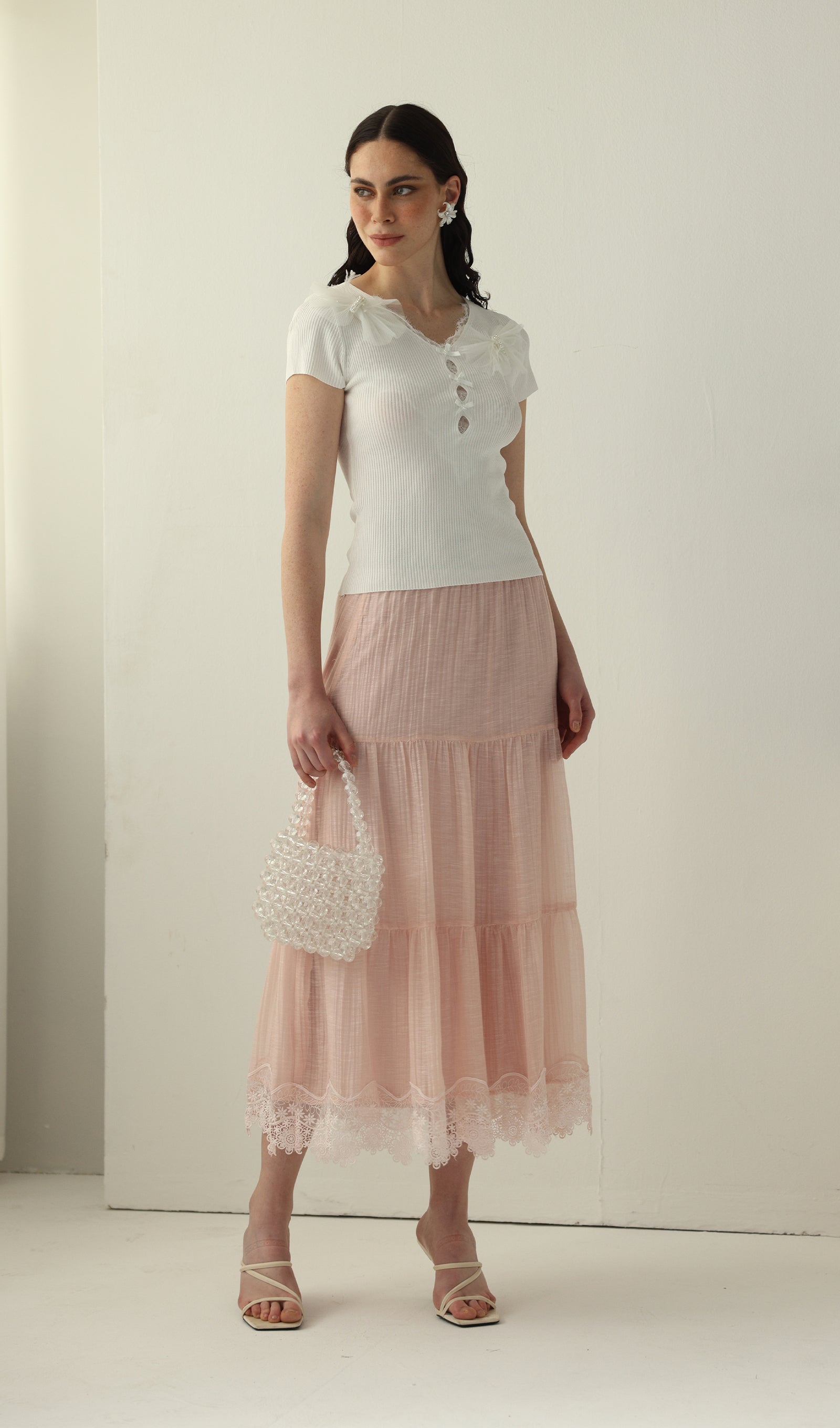 Geblümtes Maxikleid mit V-Ausschnitt und Taillengürtel