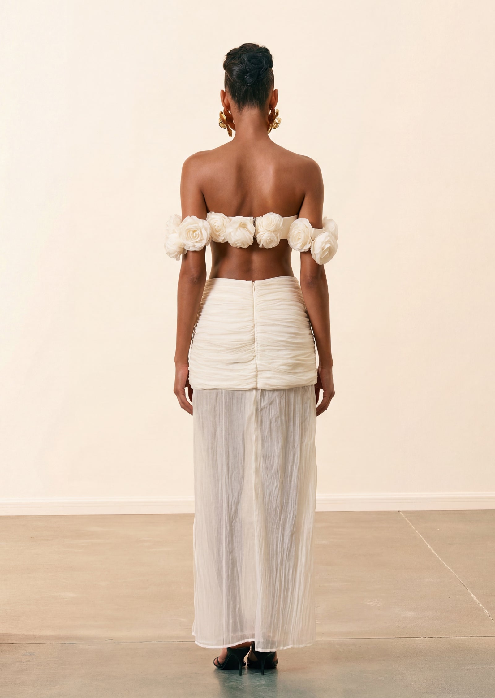 فستان قصير أحمر بدون حمالات مع فيونكة 