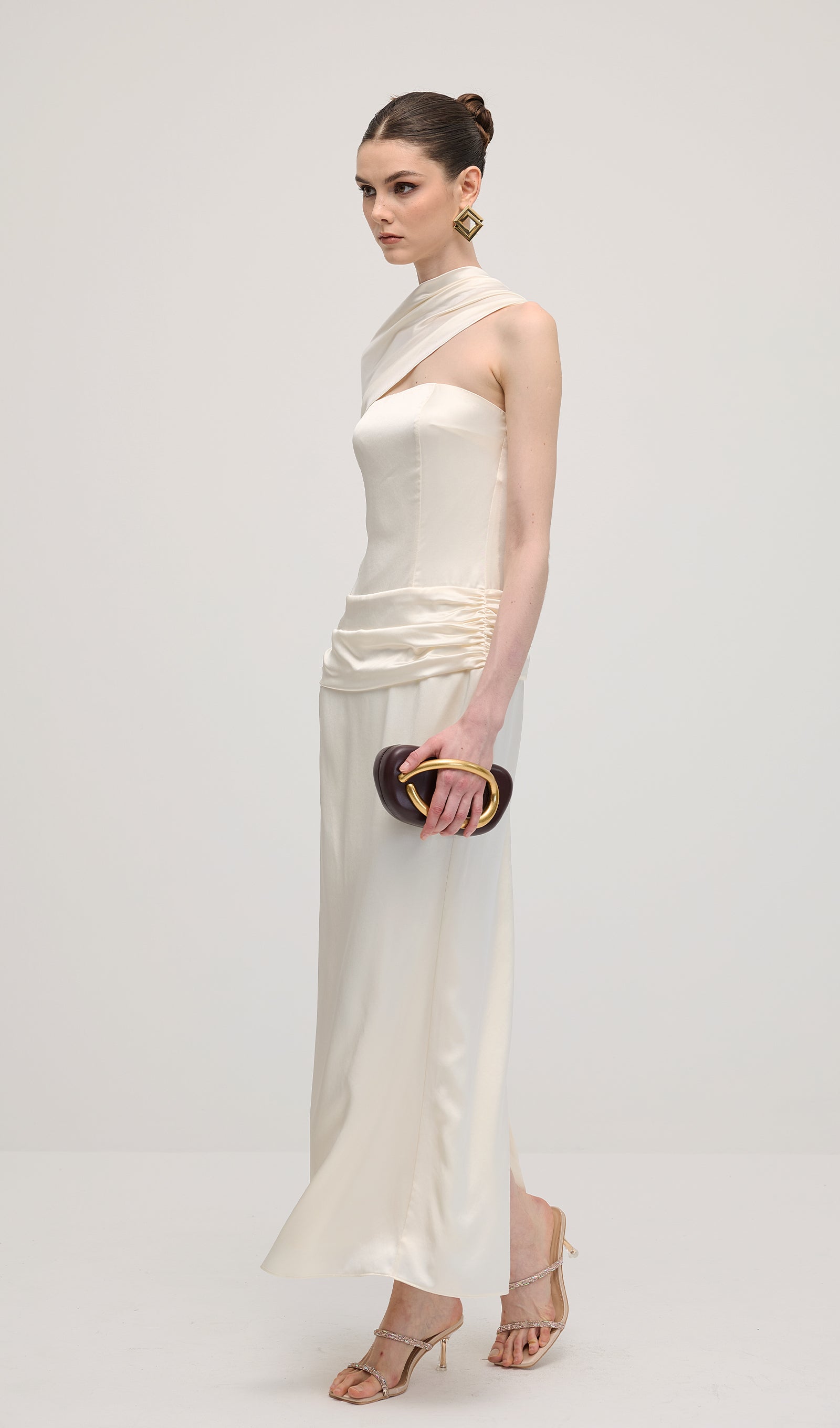 فستان ماكسي ساتان بأكمام طويلة 