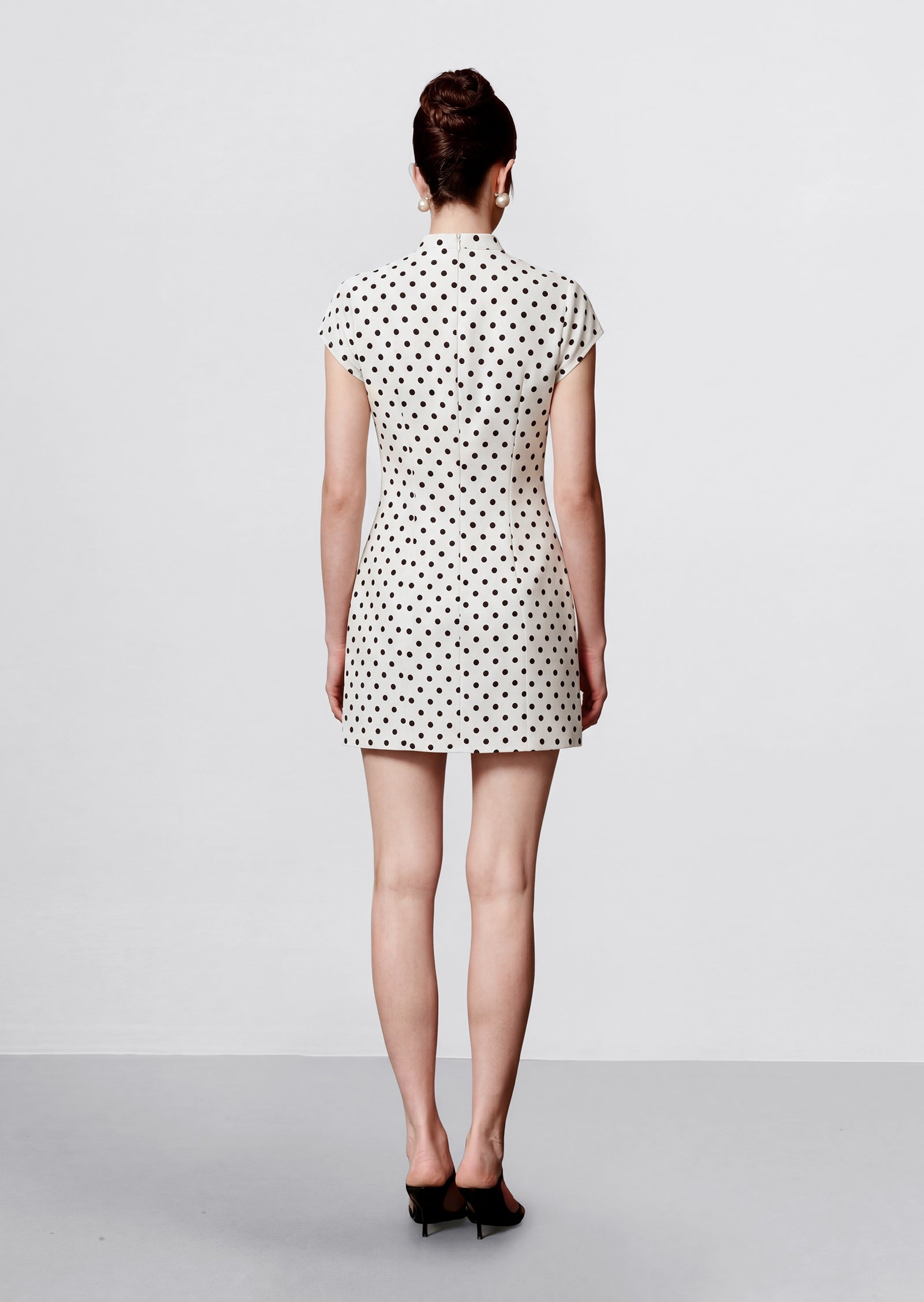 فستان قصير بقميص مزين بدانتيل صناعي 