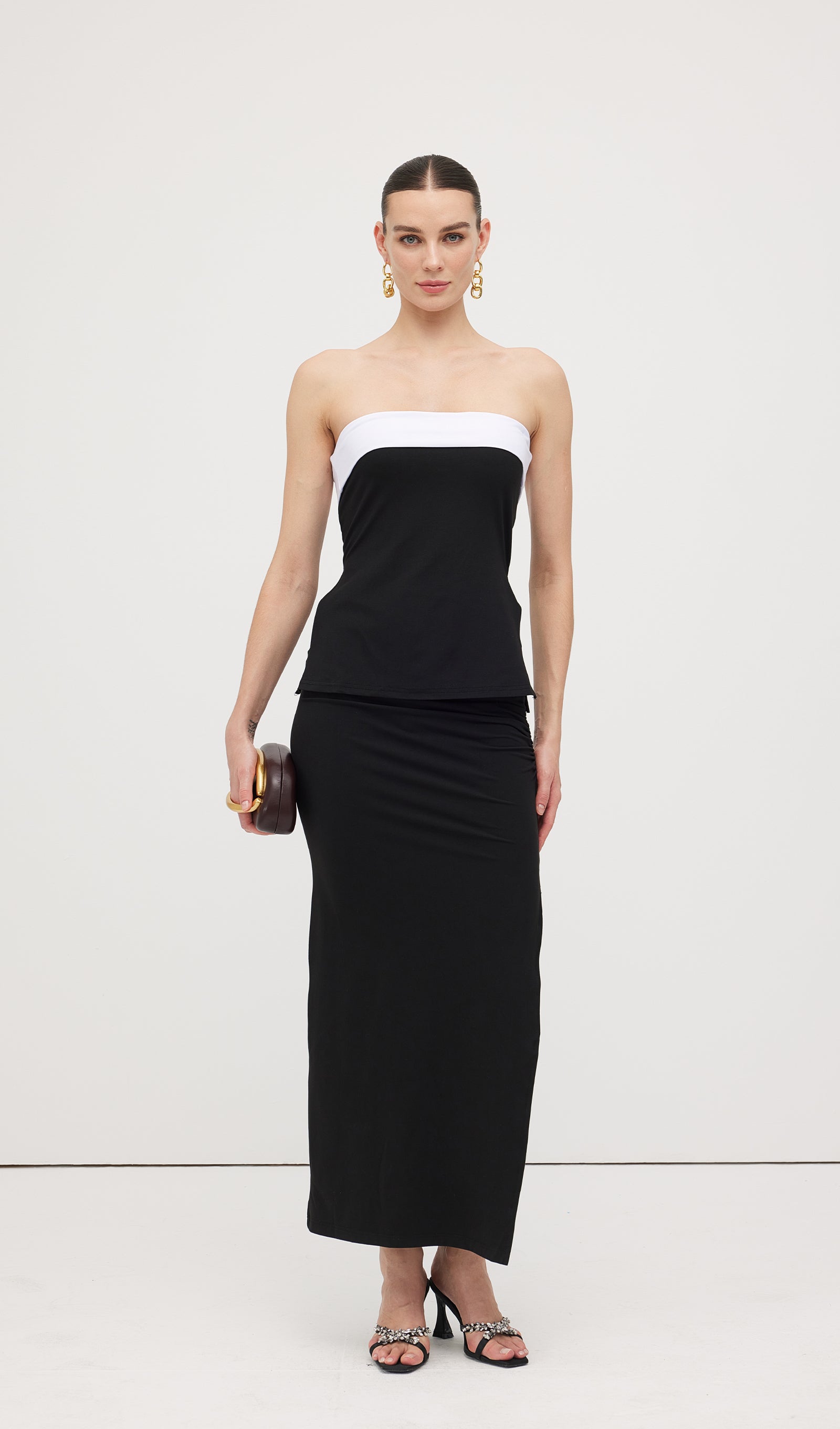 Geblümtes Maxikleid mit V-Ausschnitt und Taillengürtel
