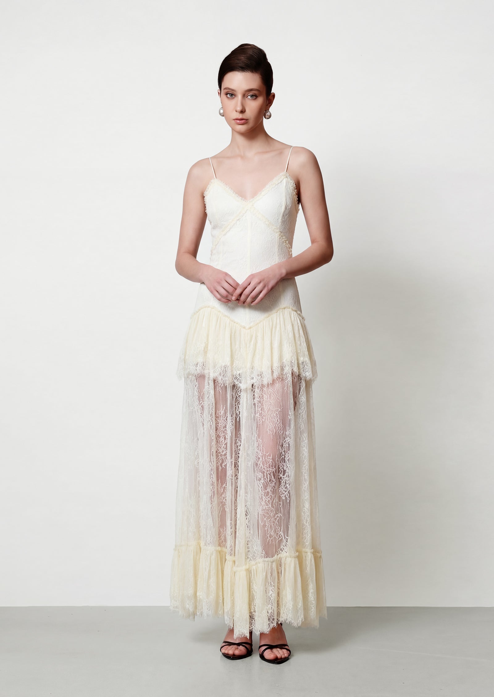 فستان قصير بقميص مزين بدانتيل صناعي 