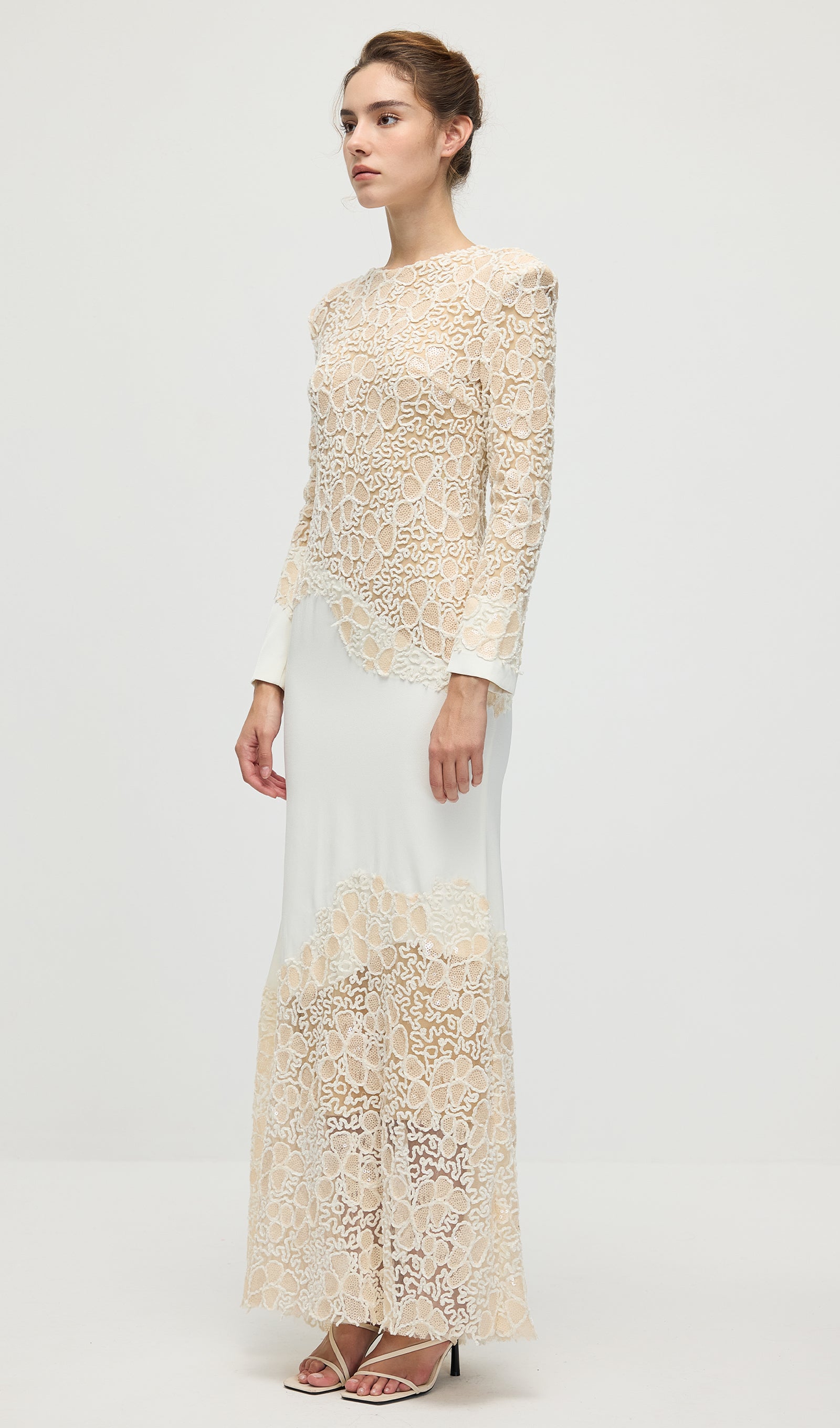 فستان قصير أحمر بدون حمالات مع فيونكة 