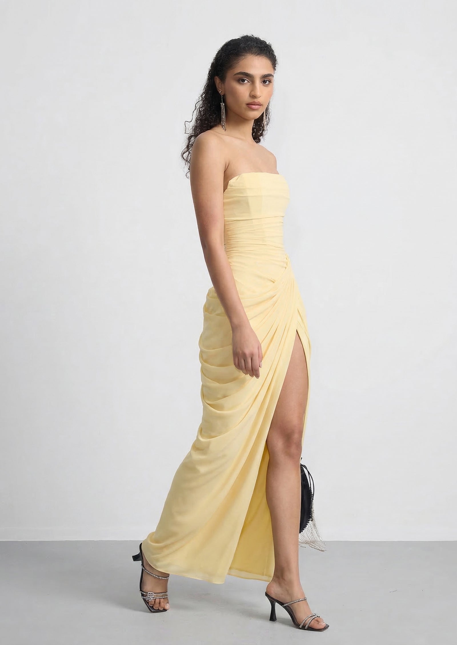 فستان قصير بقميص مزين بدانتيل صناعي 