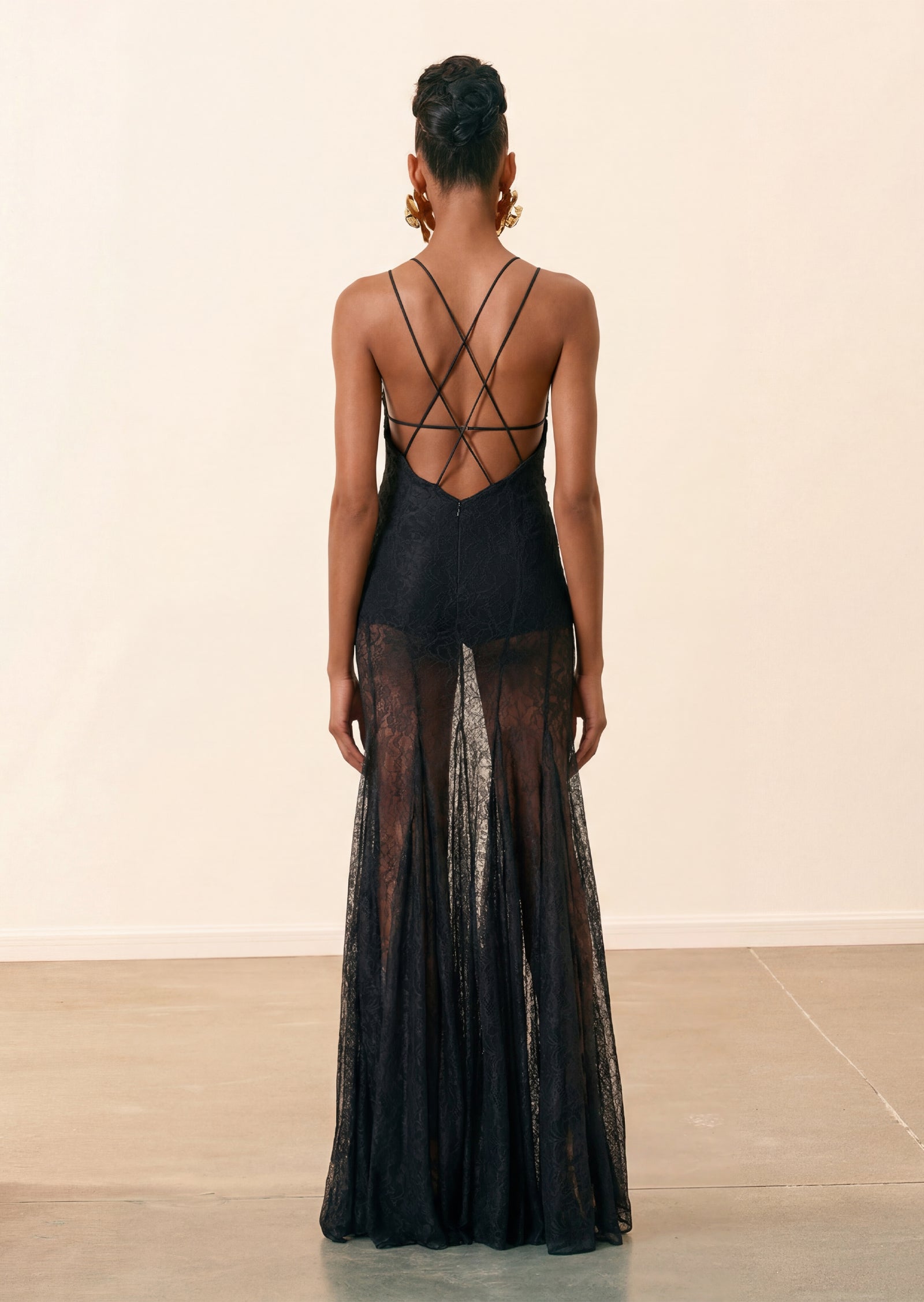 فستان قصير بقميص مزين بدانتيل صناعي 