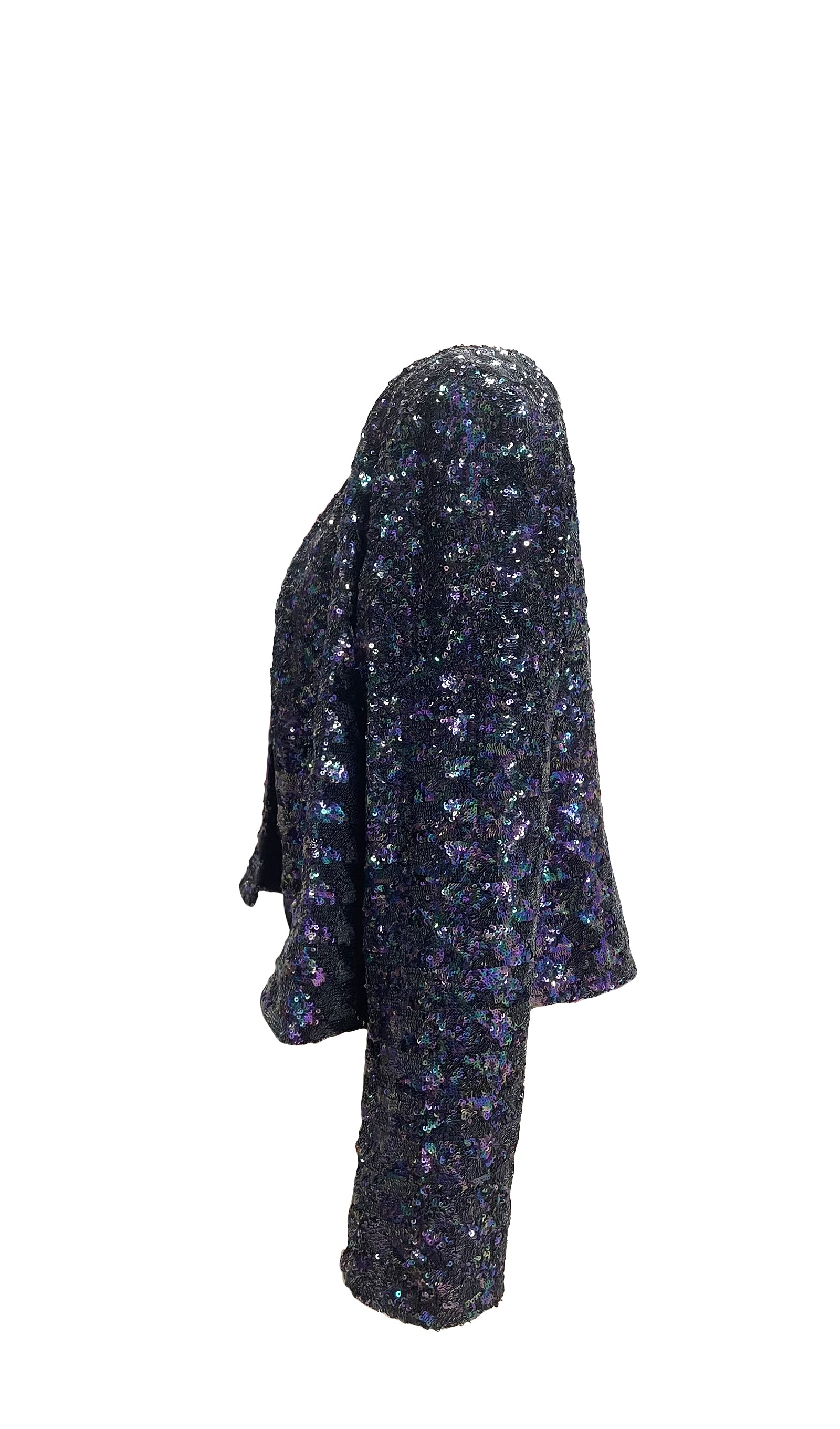 سترة ذهبية مزينة بالمسامير 