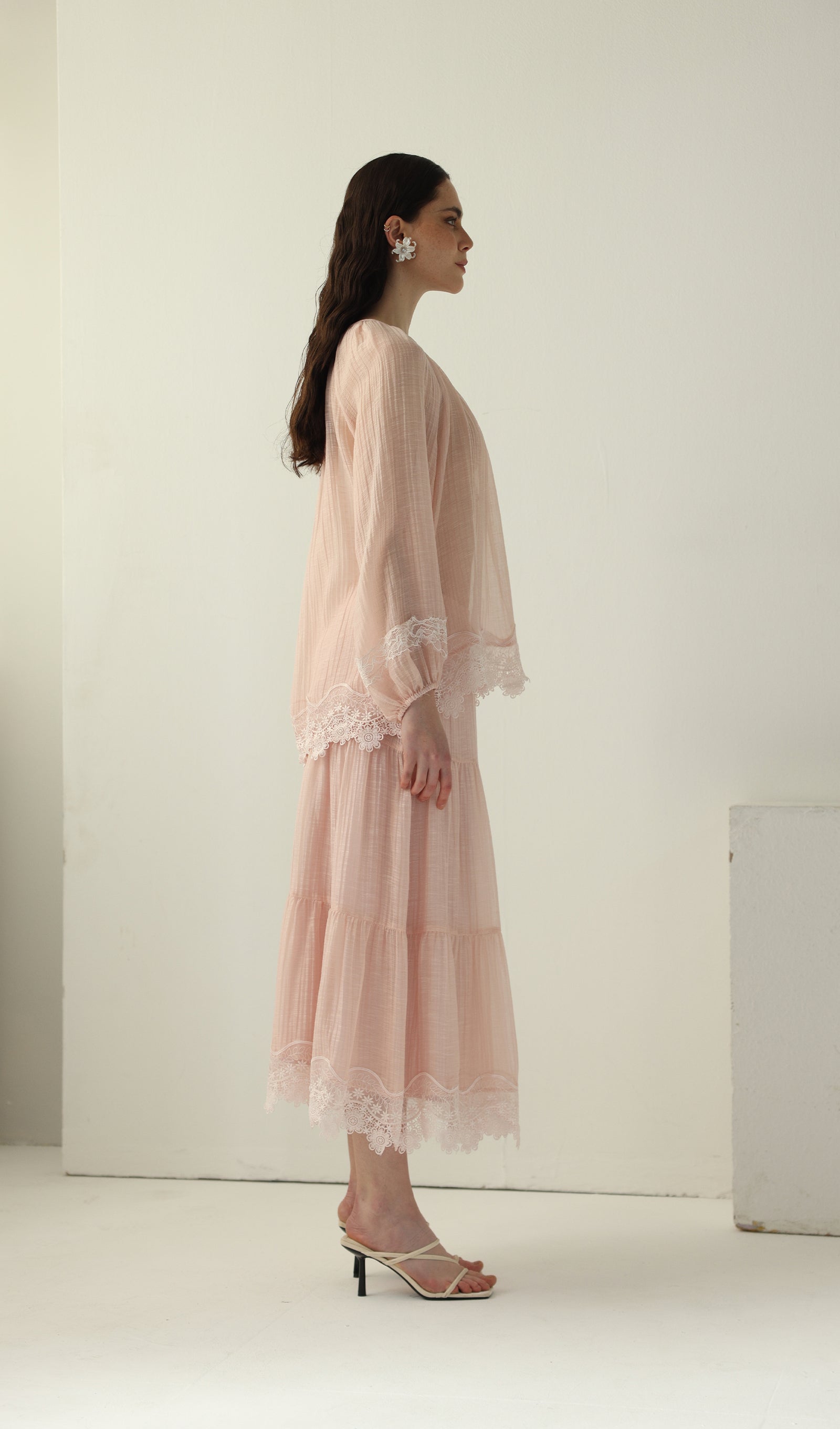 بلوزة محبوكة بأكمام طويلة 