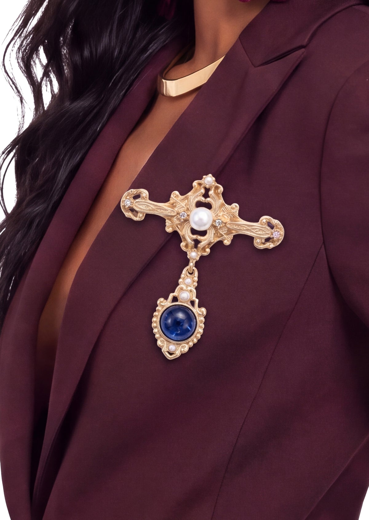 Yosef Court Style Matte Brooch