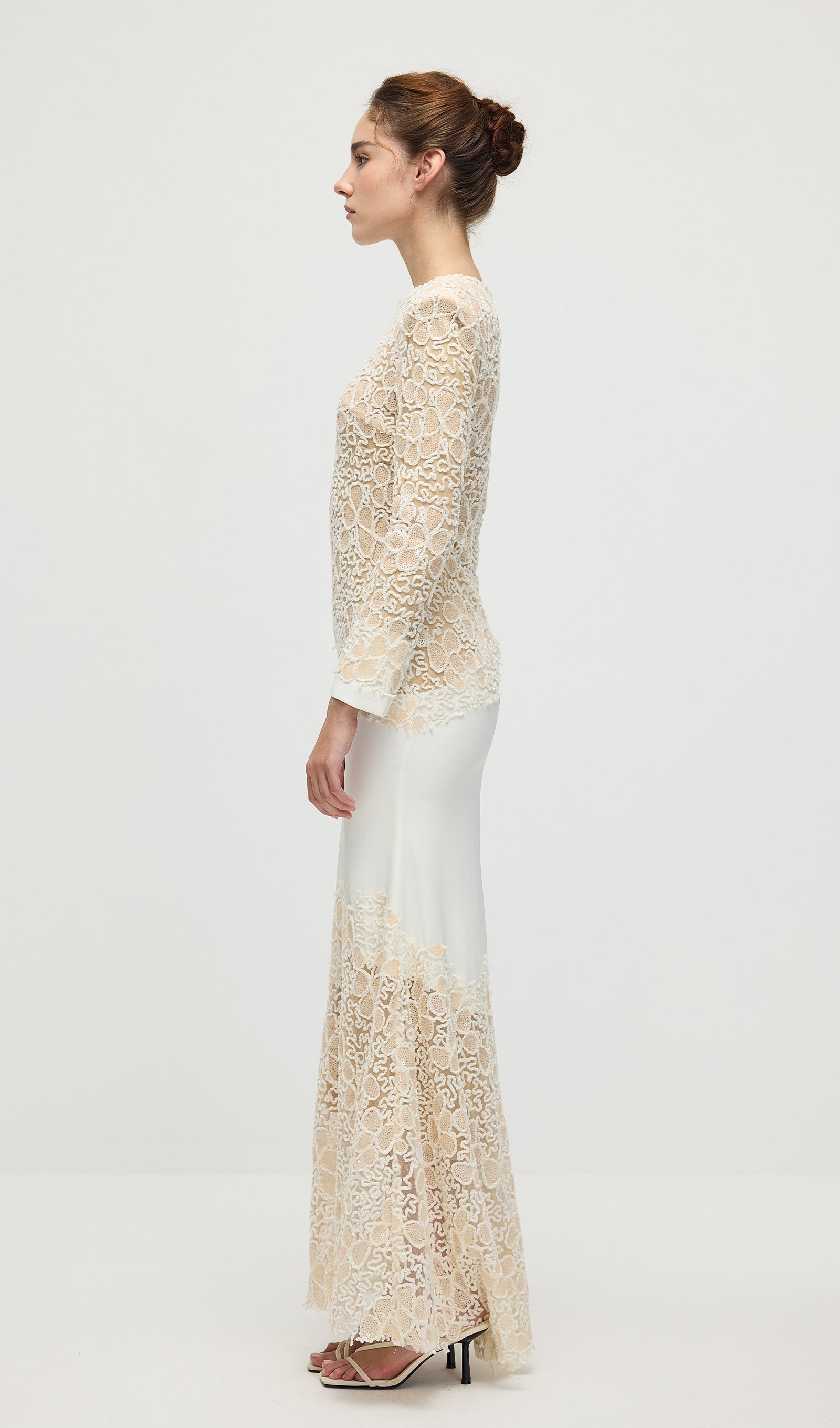 فستان قصير أحمر بدون حمالات مع فيونكة 