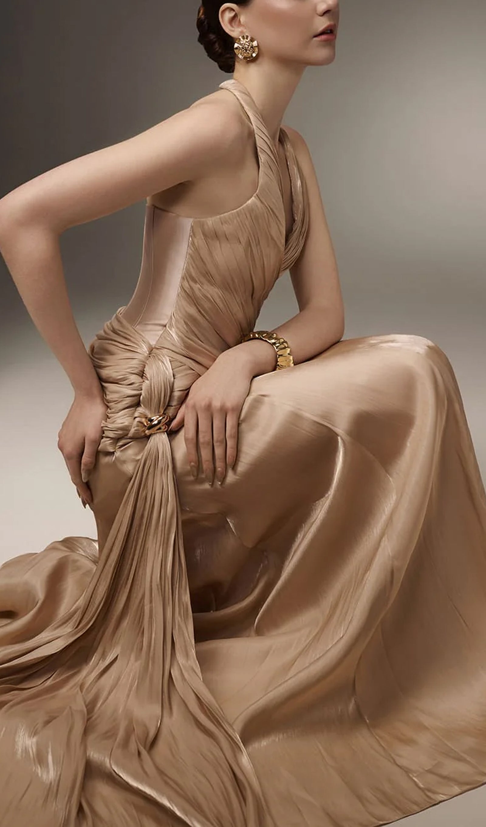 فستان قصير أحمر بدون حمالات مع فيونكة 