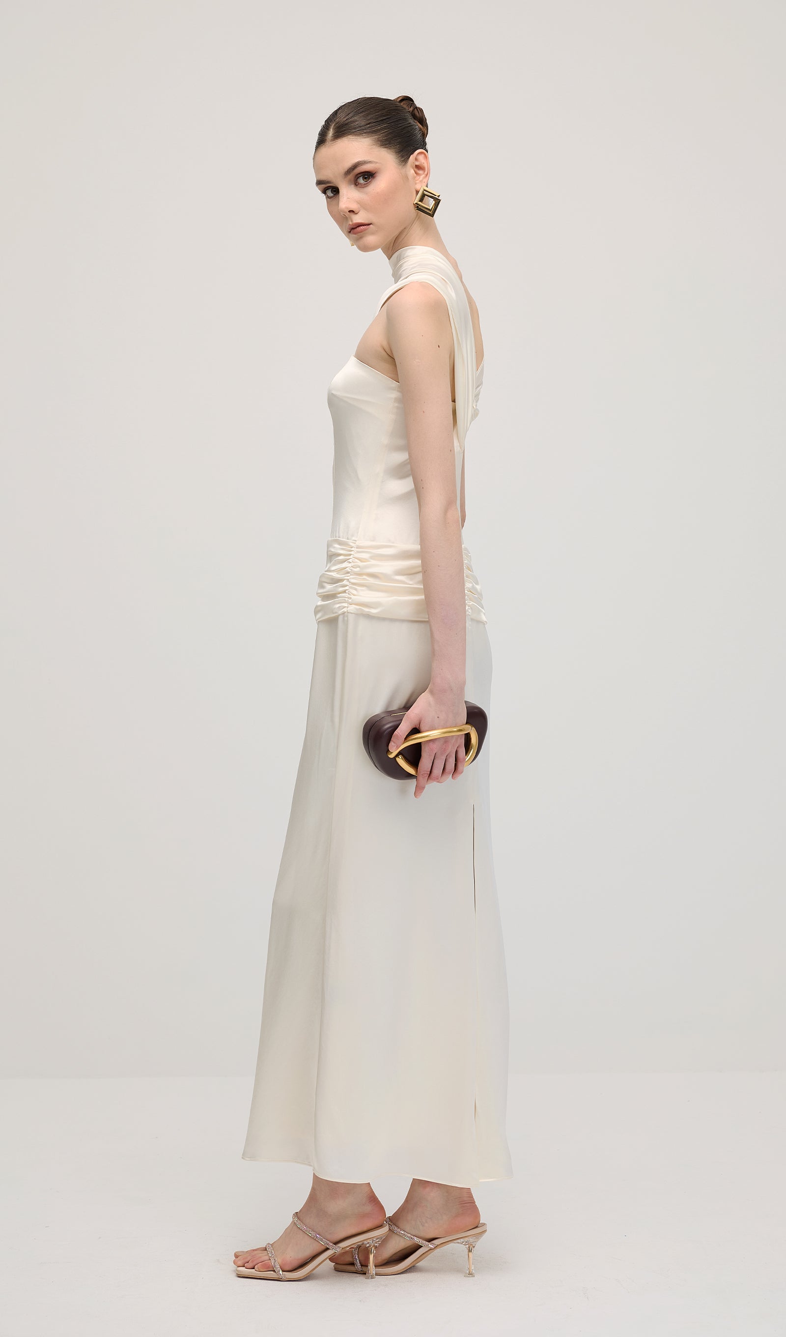 فستان ماكسي ساتان بأكمام طويلة 