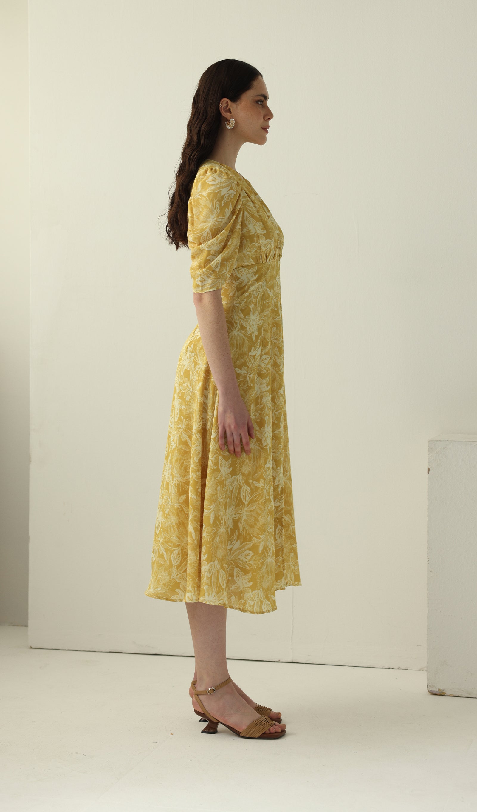 Midikleid in A-Linie mit Blumenmuster und Laternenärmeln