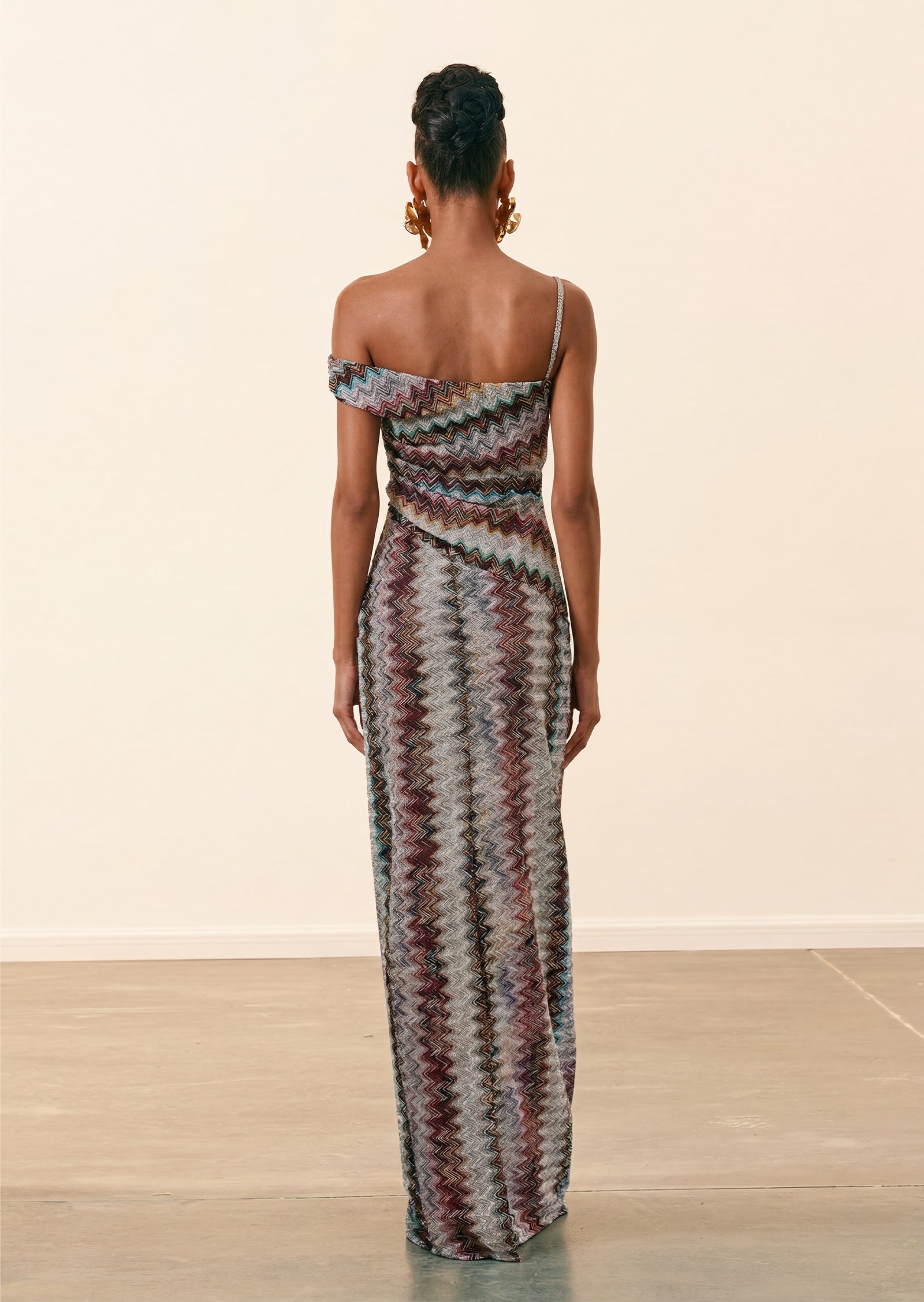 فستان قصير بقميص مزين بدانتيل صناعي 