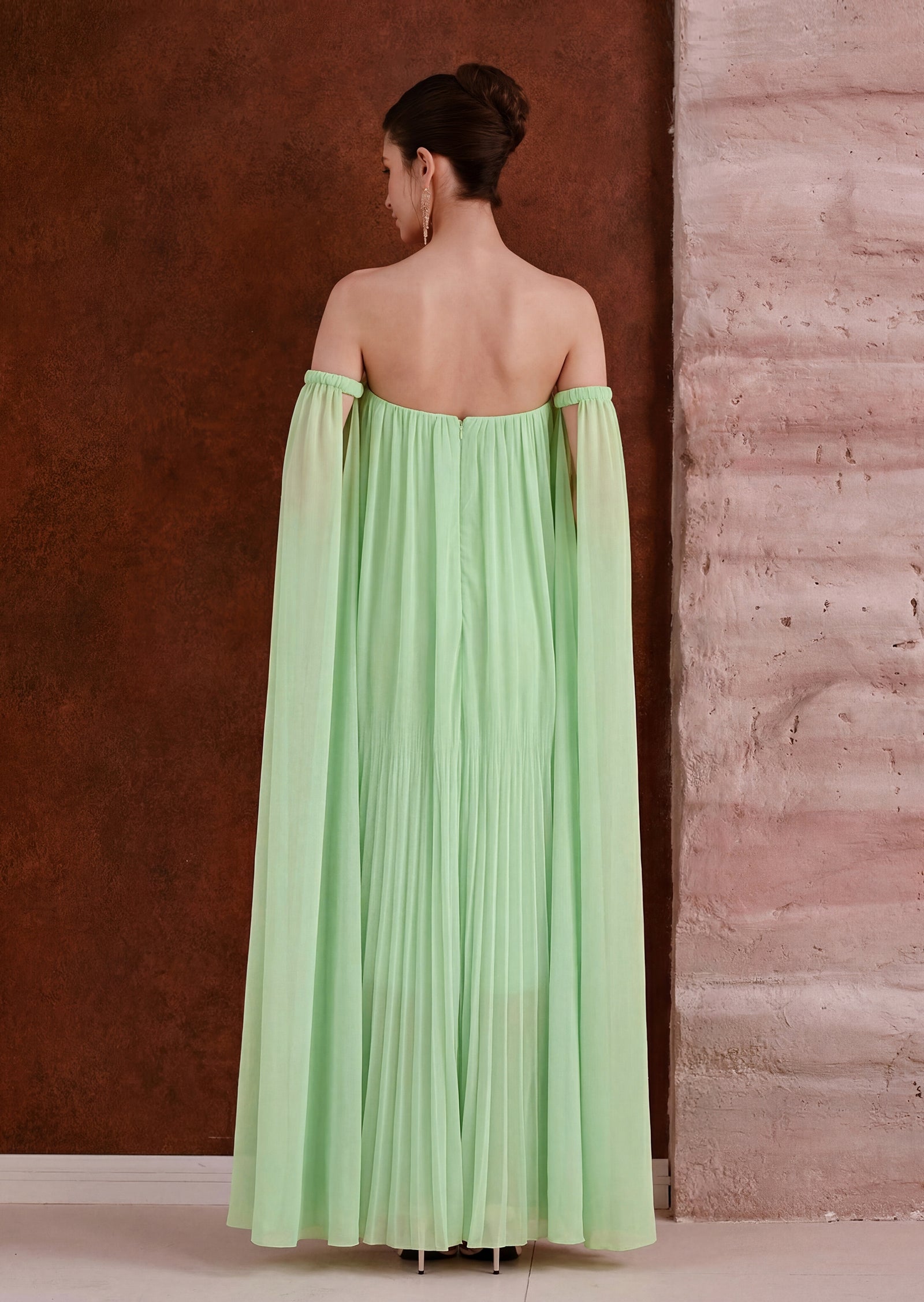 فستان قصير بقميص مزين بدانتيل صناعي 