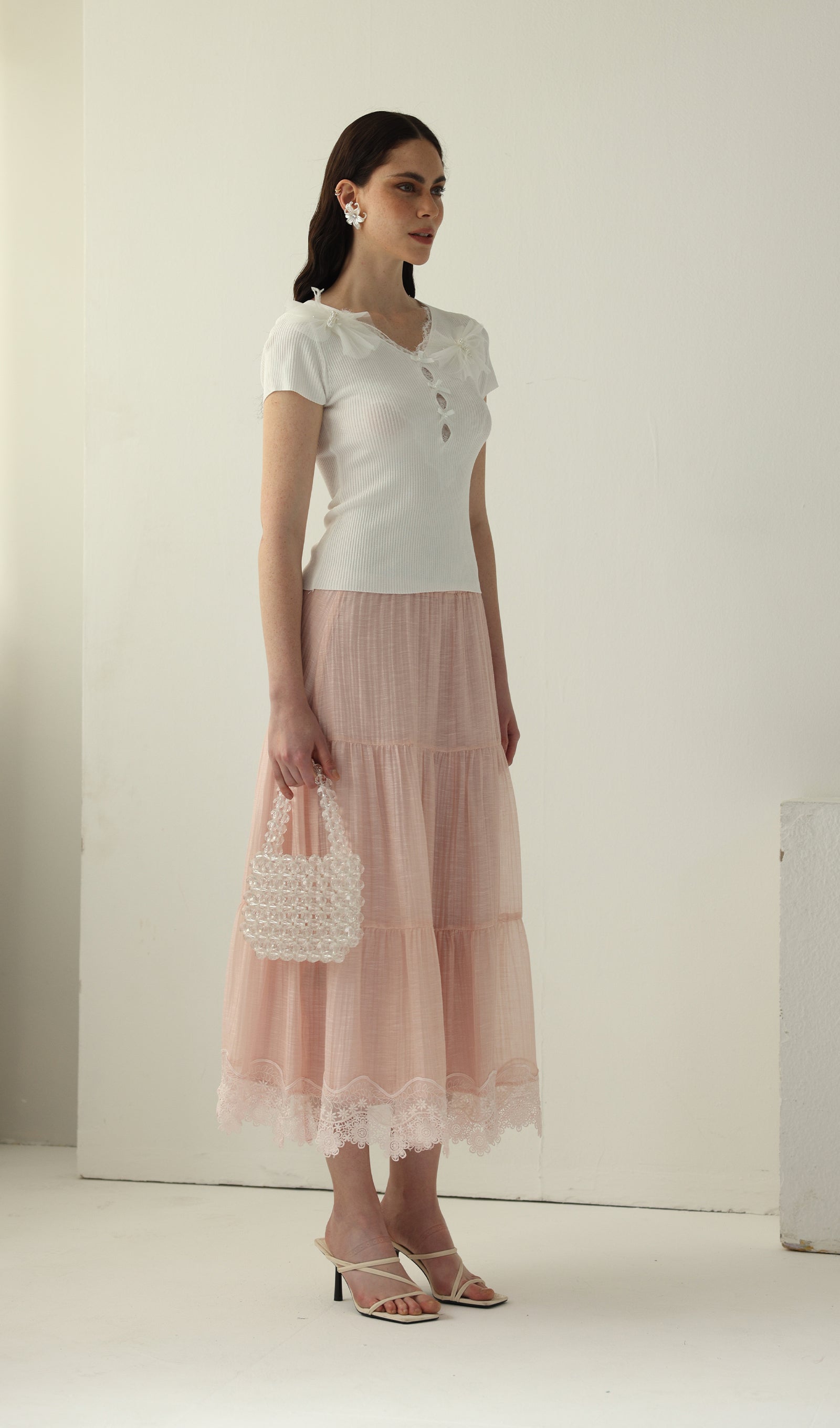 Geblümtes Maxikleid mit V-Ausschnitt und Taillengürtel