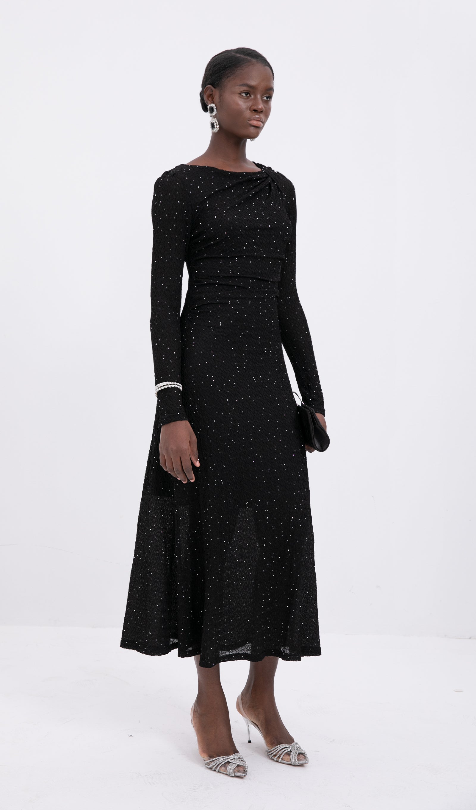 فستان ميدي محبوك بجزء أمامي ملتوي