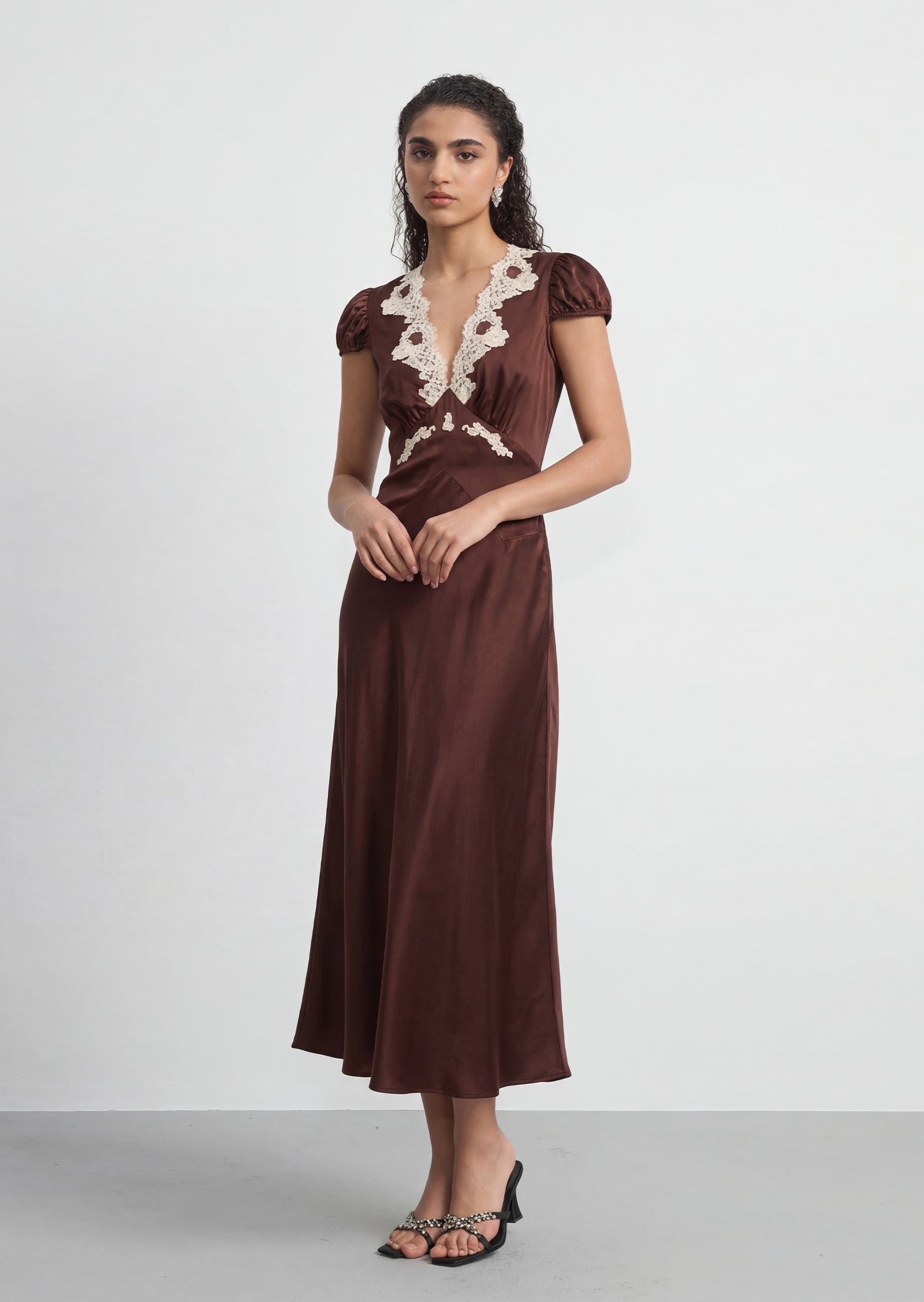 Midikleid in A-Linie mit Blumenmuster und Laternenärmeln