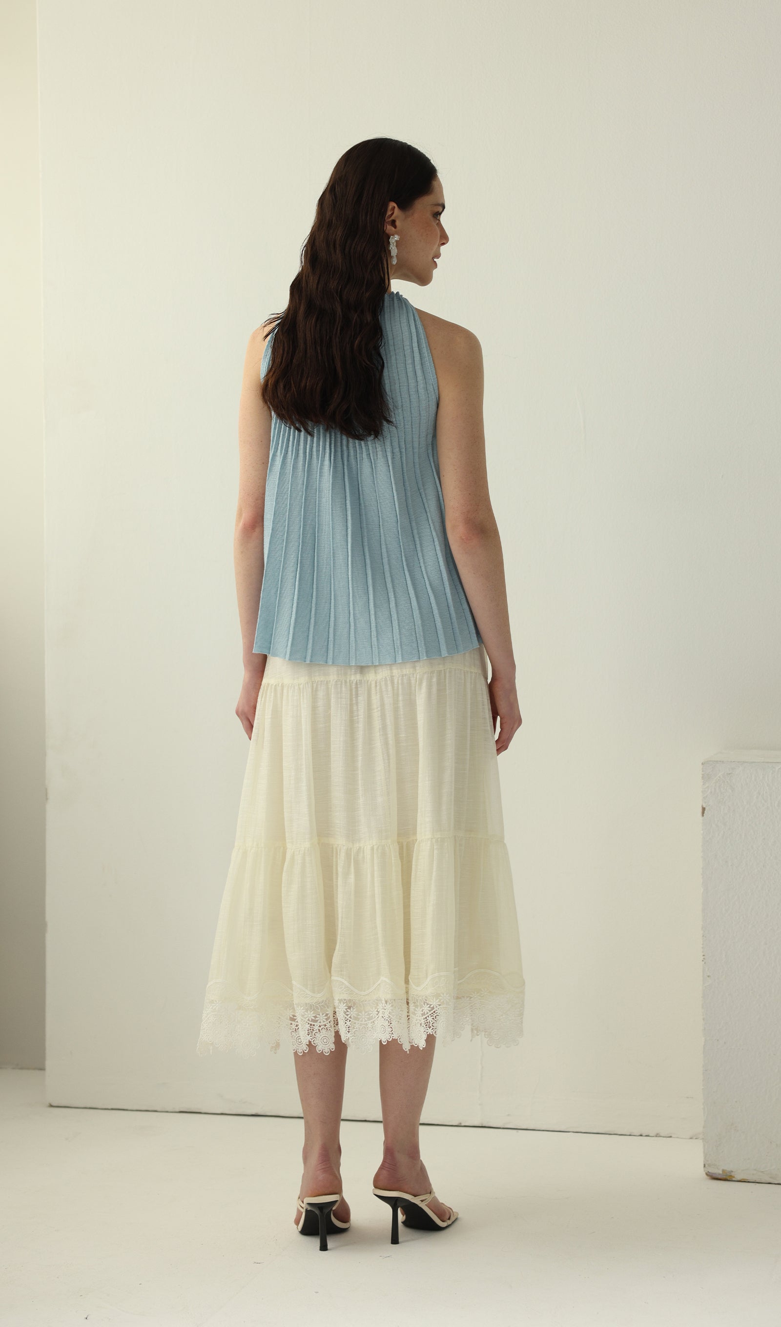 Geblümtes Maxikleid mit V-Ausschnitt und Taillengürtel