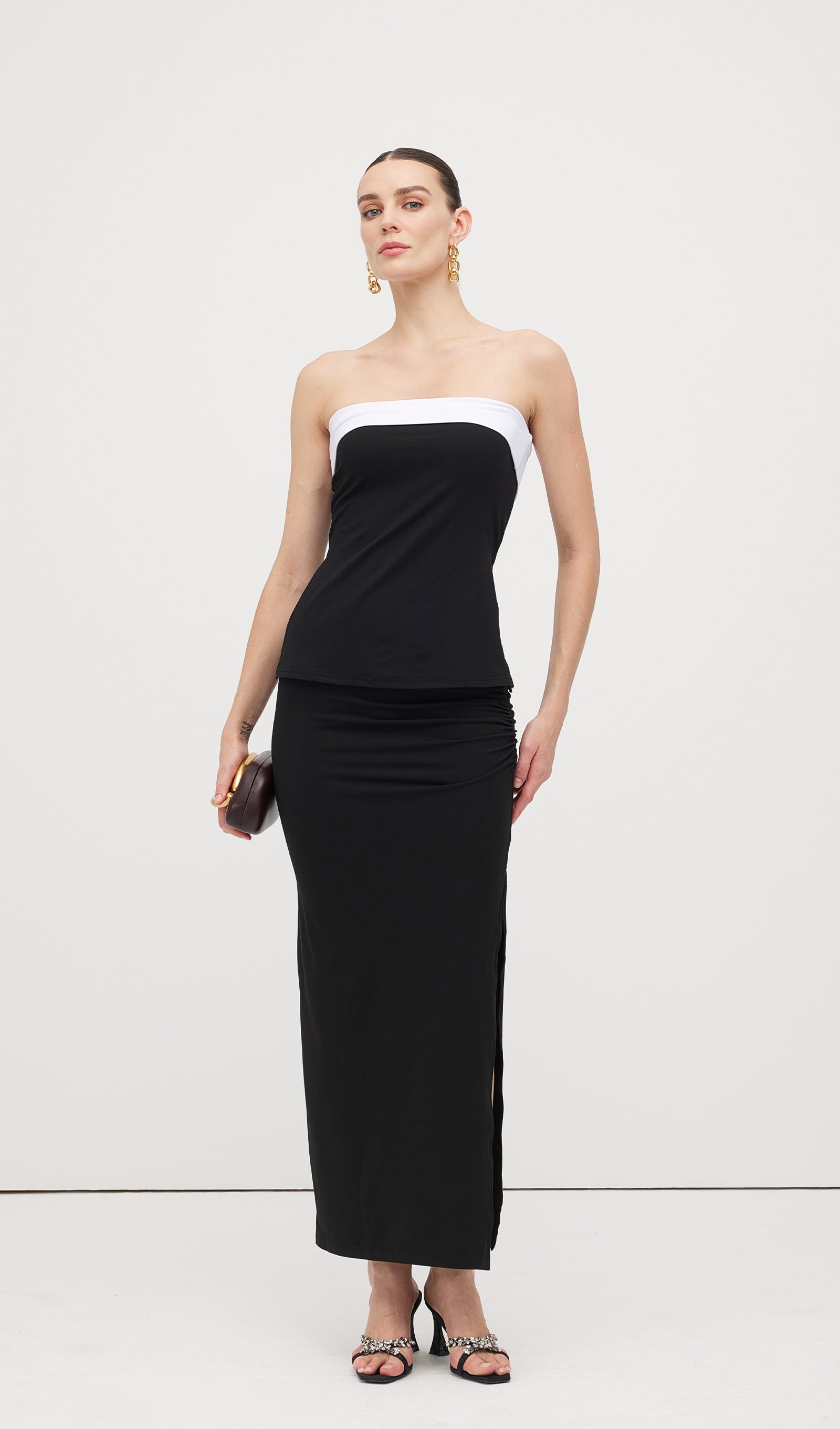 Geblümtes Maxikleid mit V-Ausschnitt und Taillengürtel