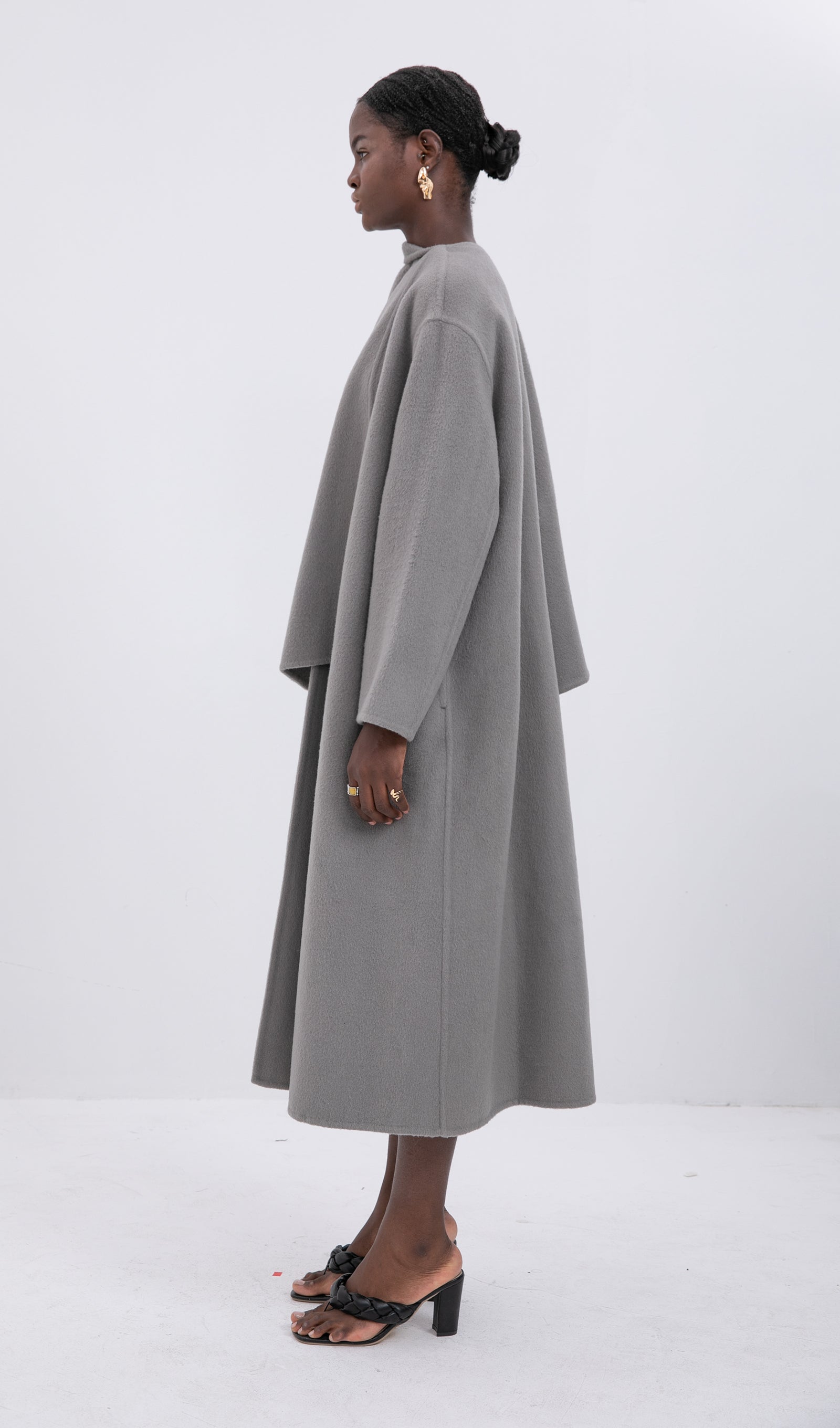 معطف عصري كبير الحجم بتصميم كيب - رمادي